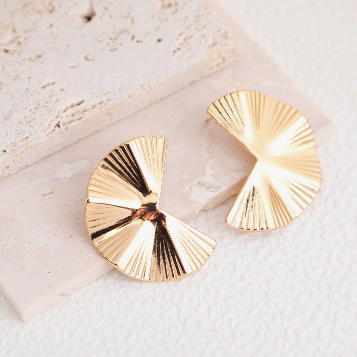 Aretes abanico dorados