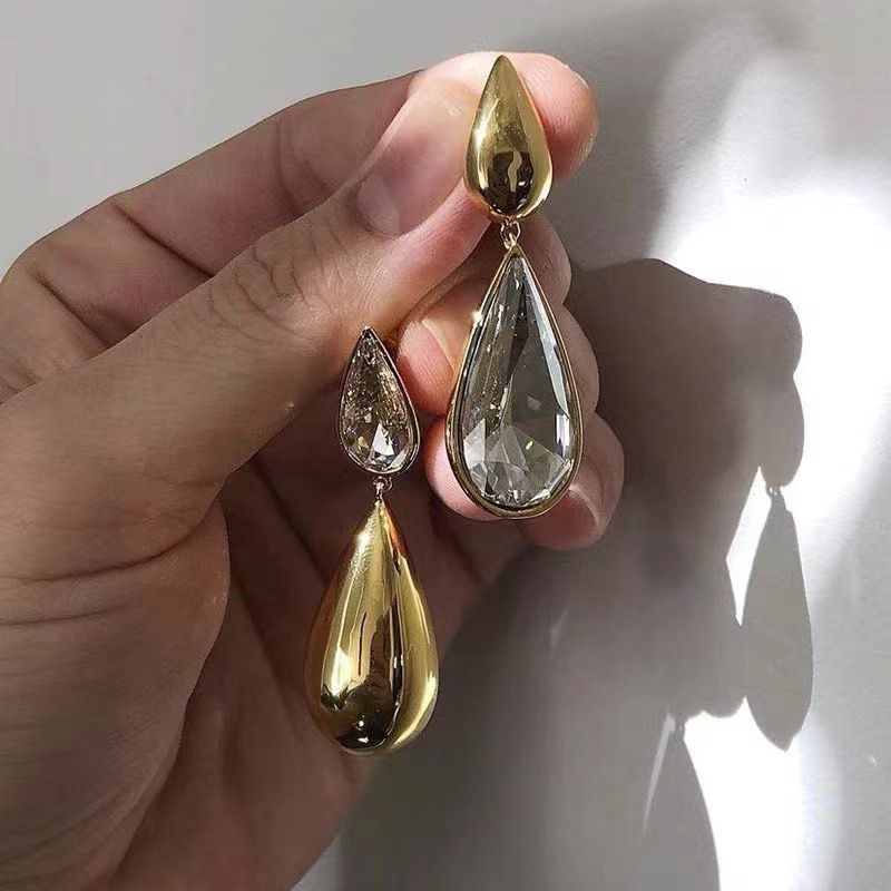 Pendientes de gota dorada