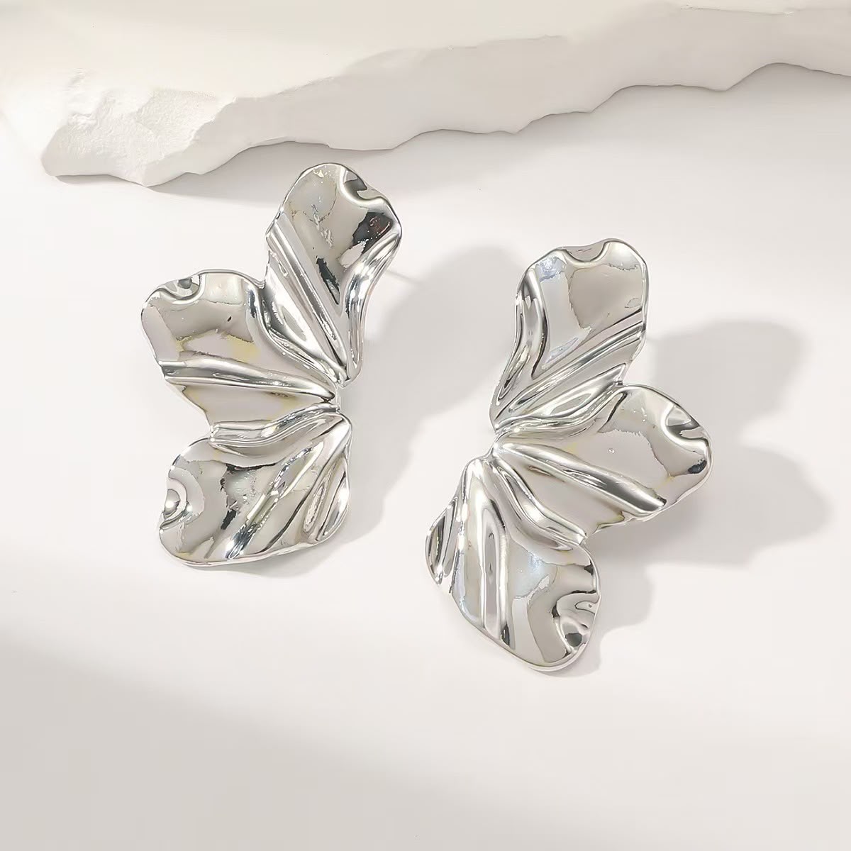Aretes de hoja plateados