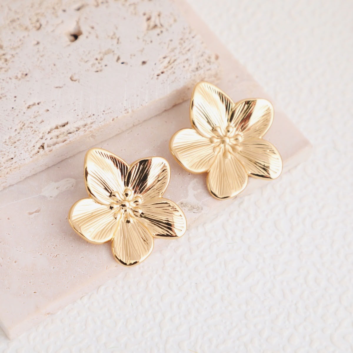 Aretes Flor Dorados