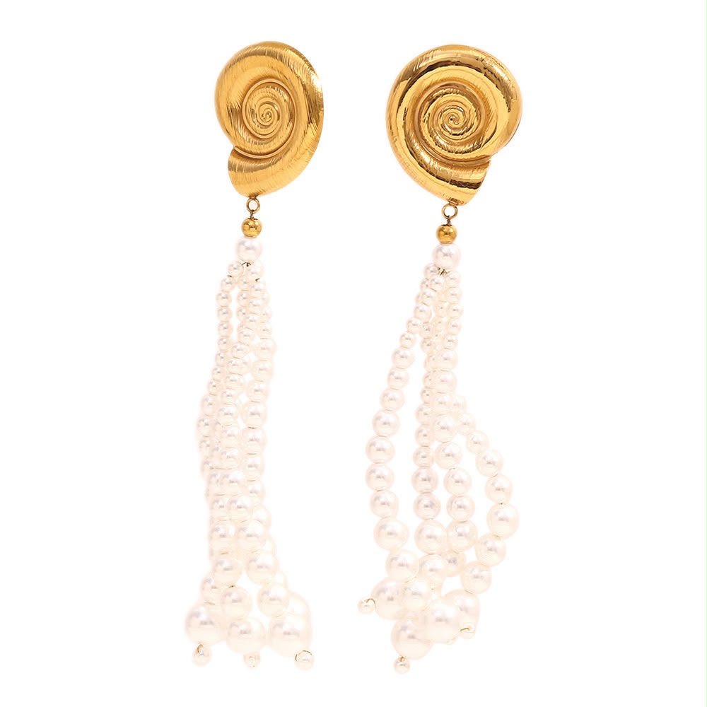 Aretes dorados con perlas