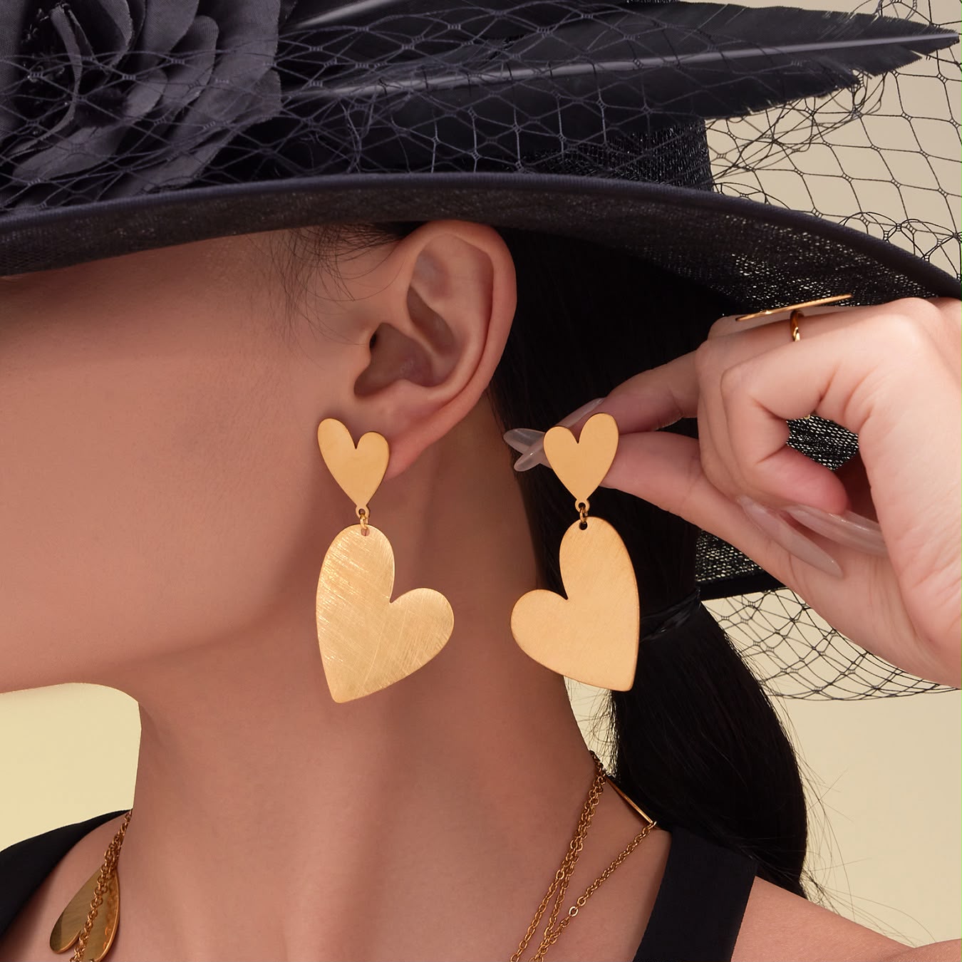 Aretes Corazón Doble Dorados