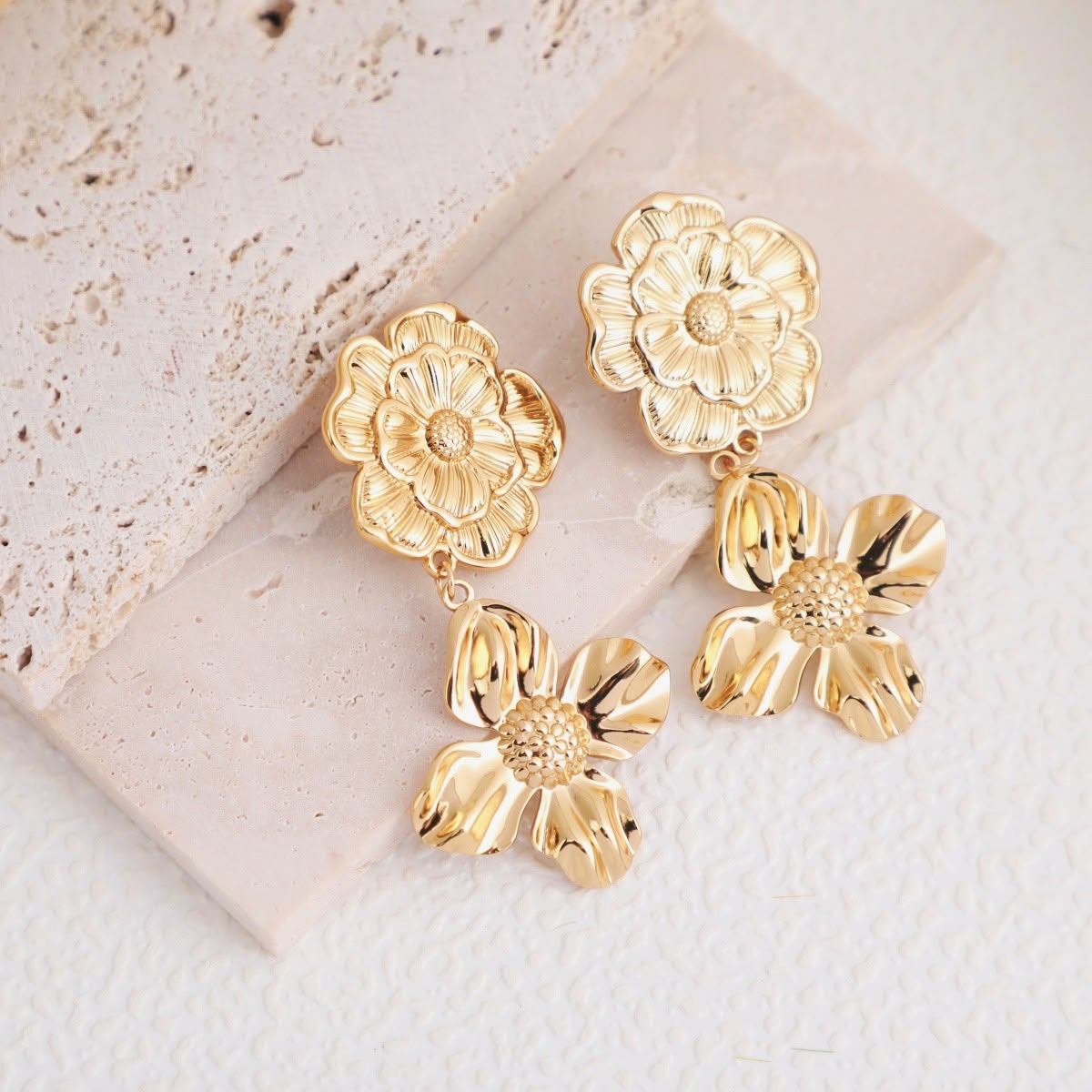 Aretes Florales Dorados