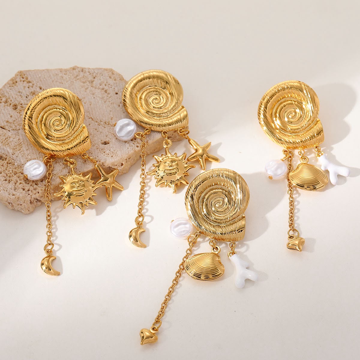 Aretes caracol dorado marinos