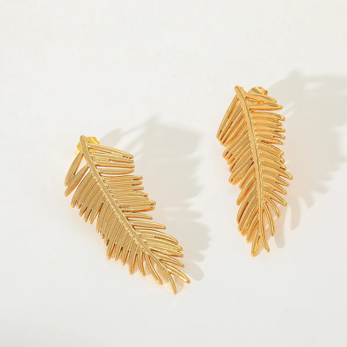 Aretes de hoja dorada