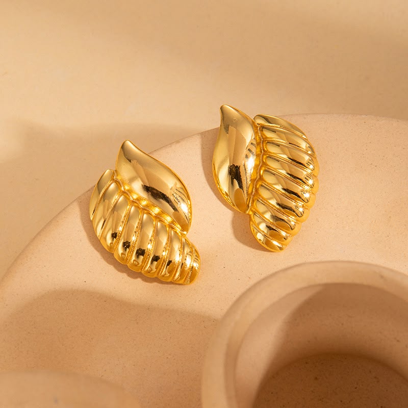 Aretes de hoja dorados