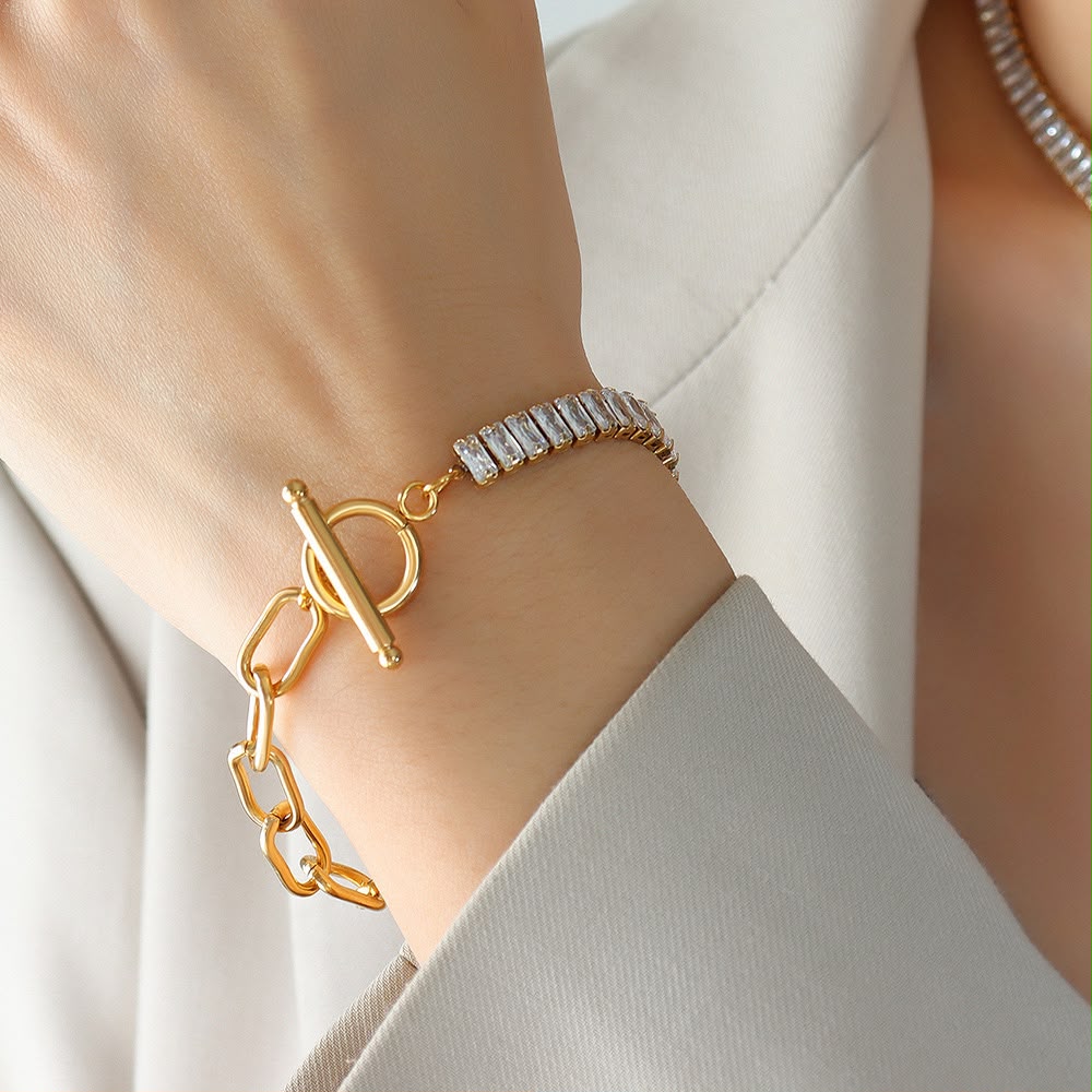 Pulsera dorada elegante