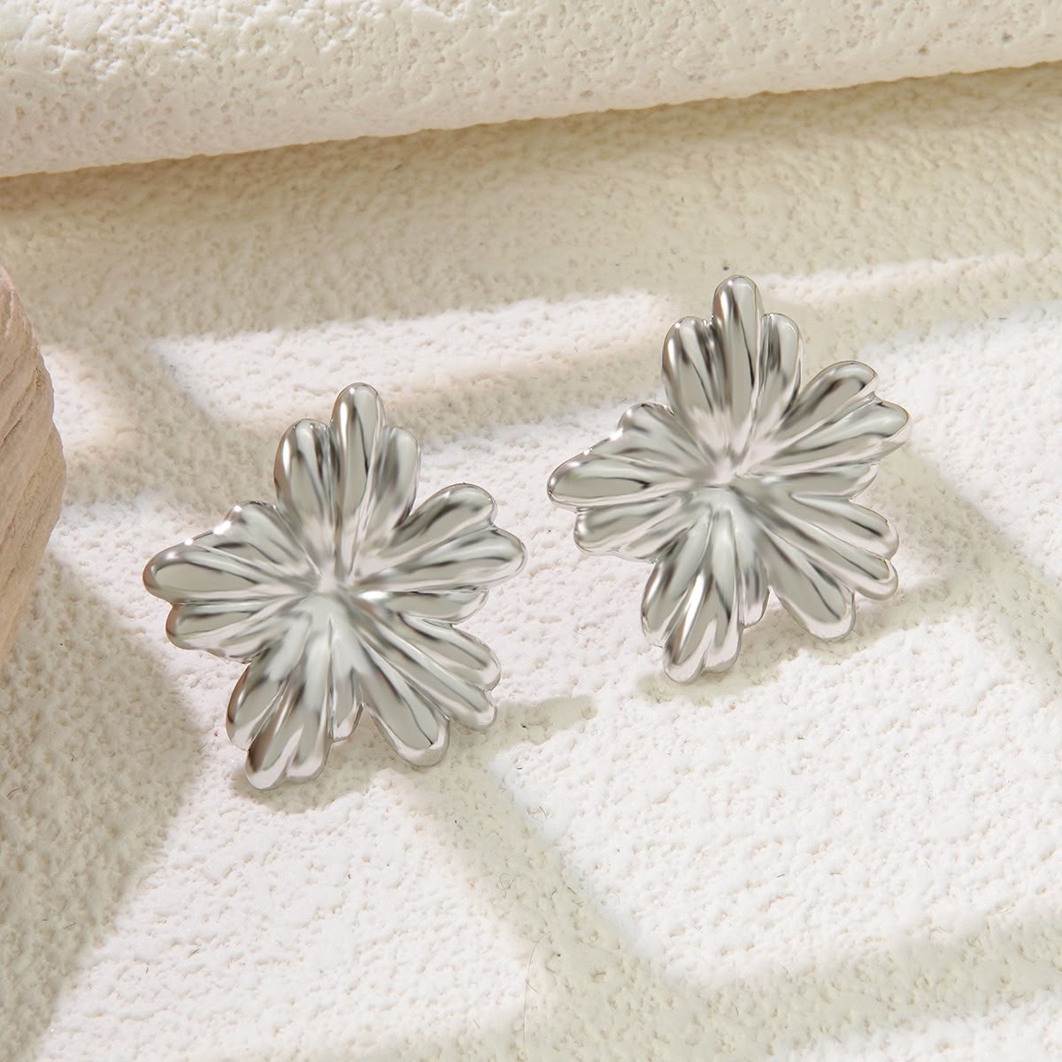 Aretes Flor Plateada