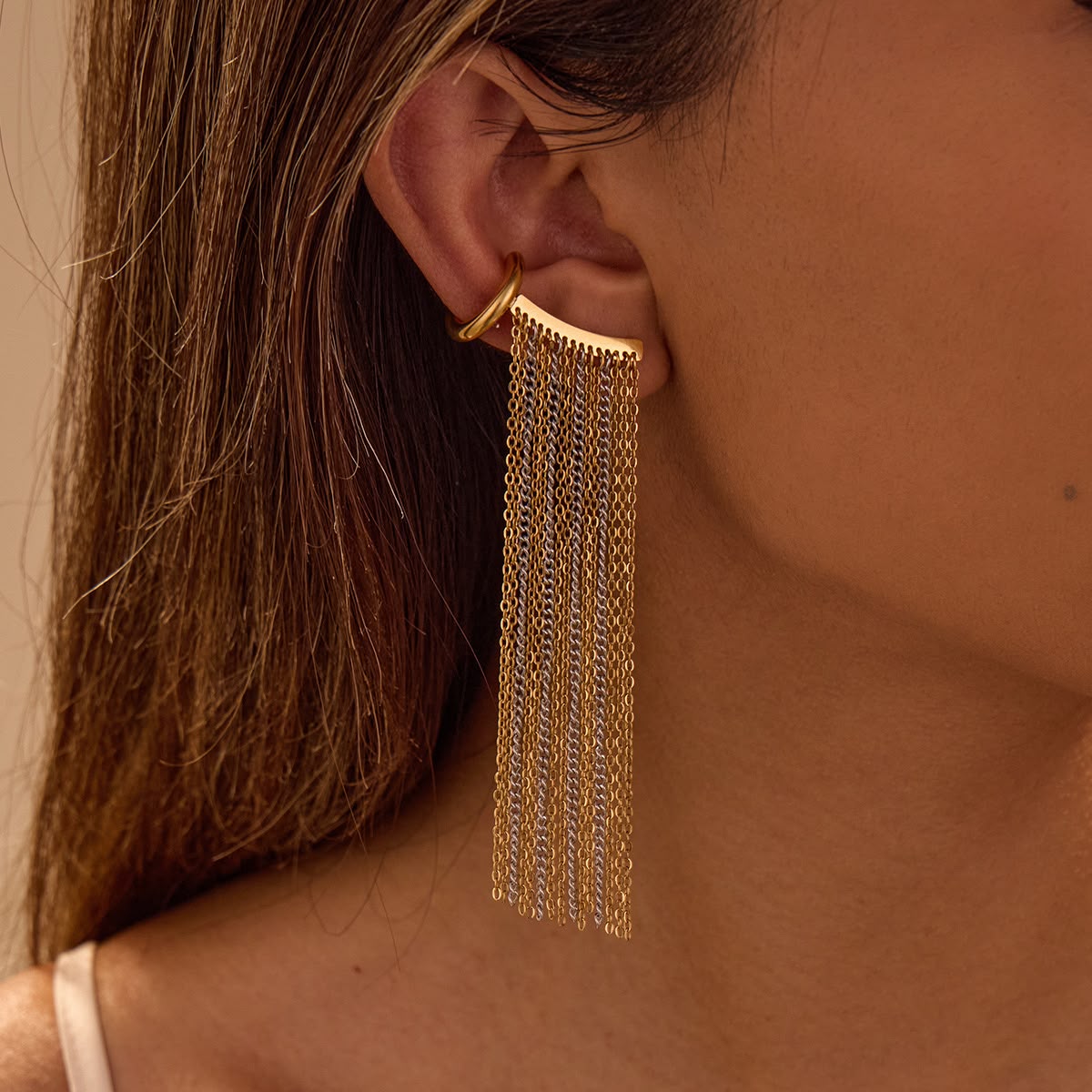 Arete de cadenas doradas