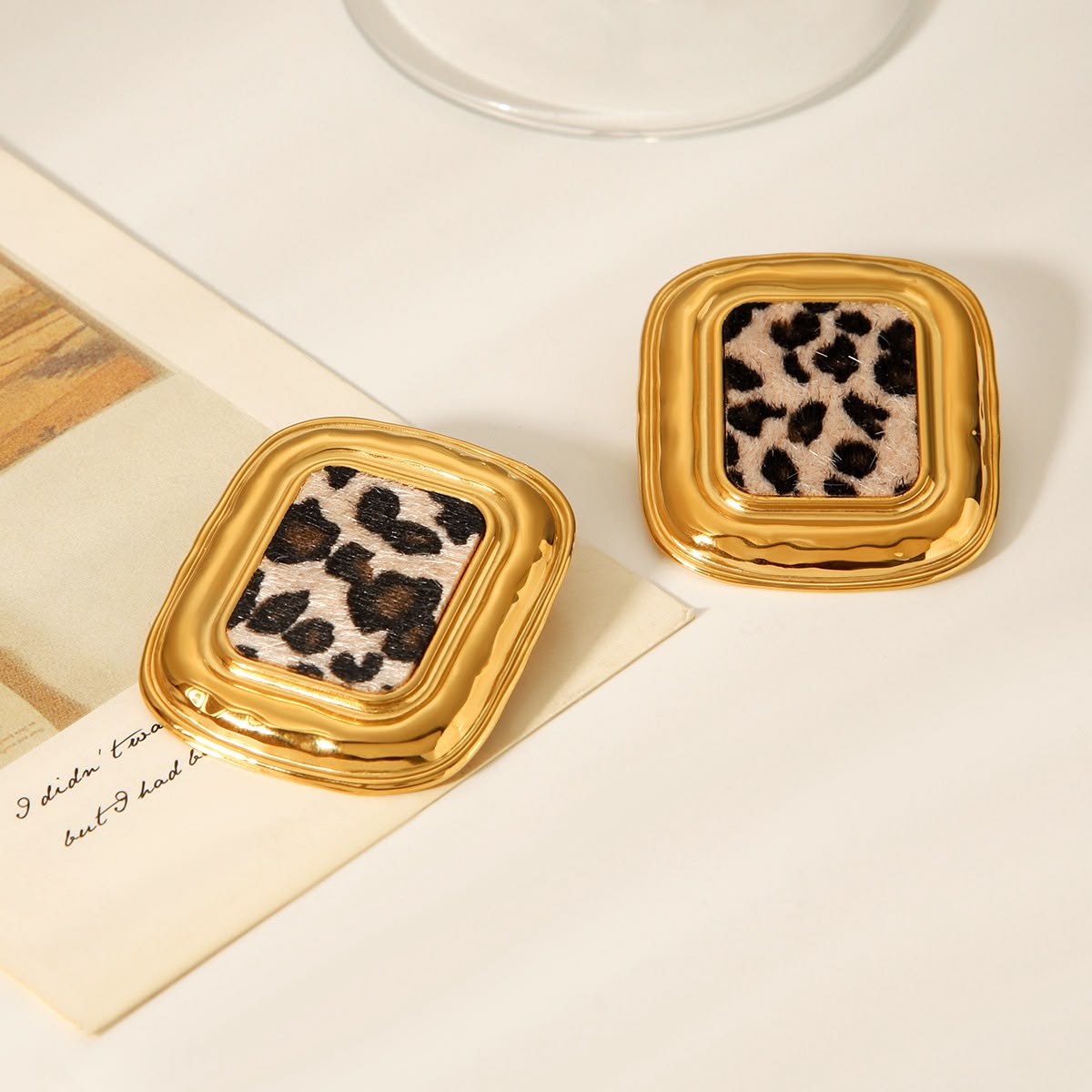 Broches de Leopardo Dorados