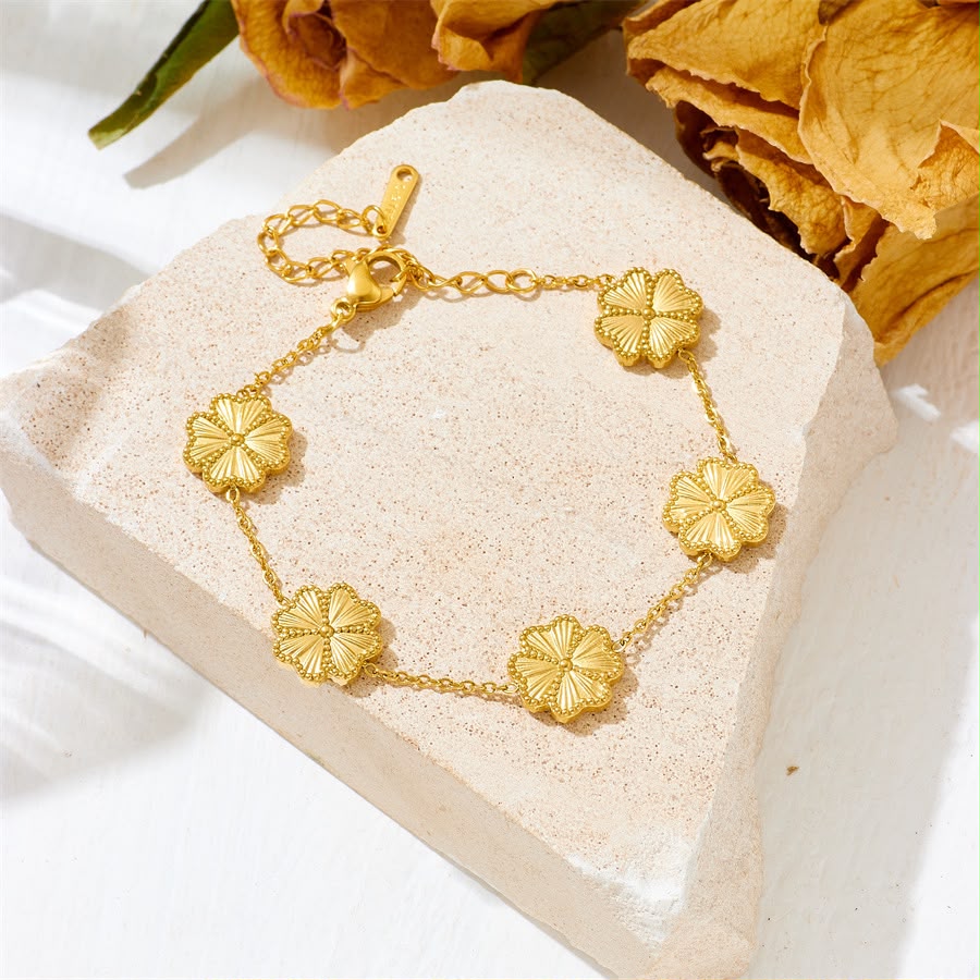 Pulsera de trébol dorada