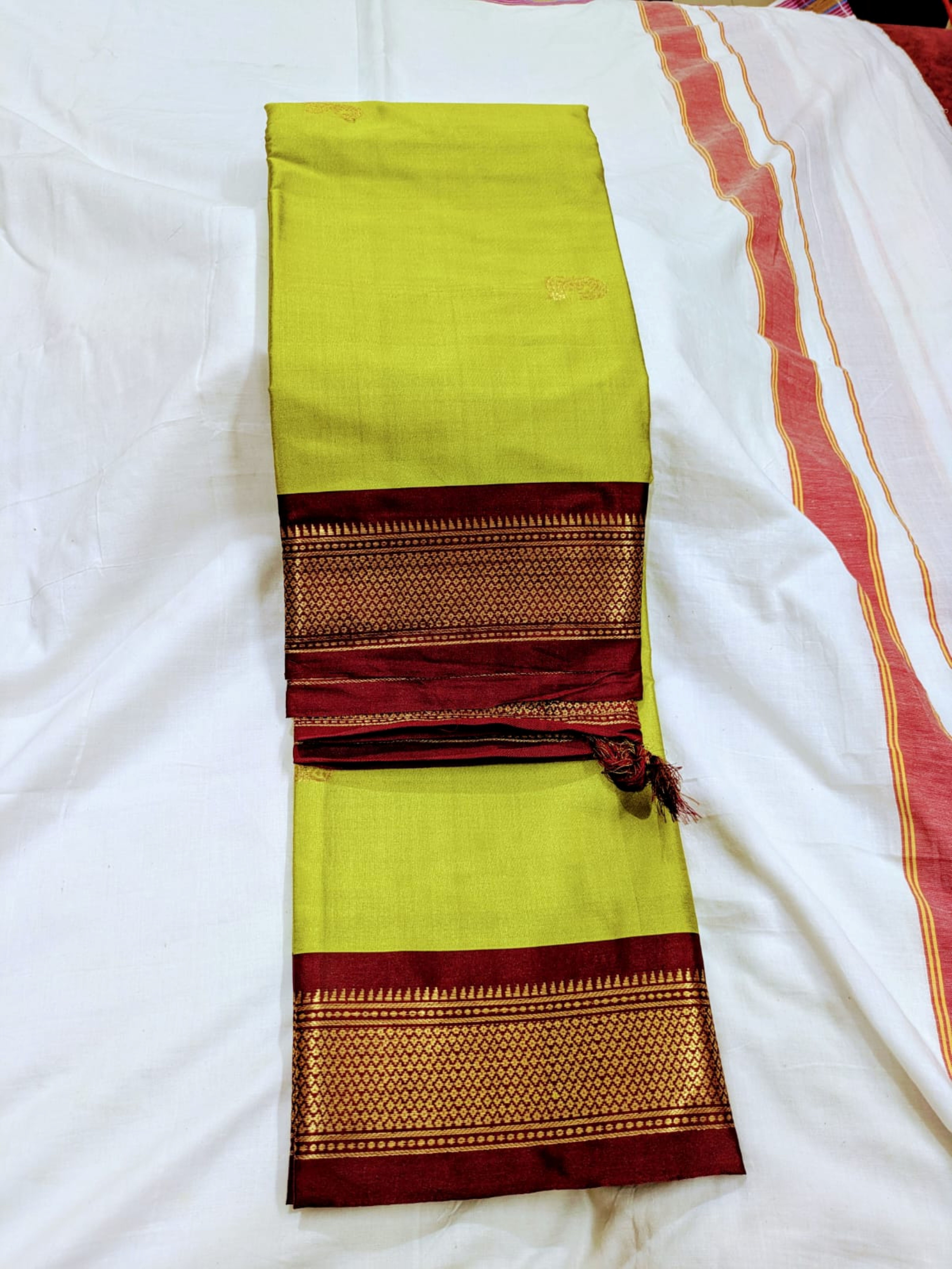 EXCLUSIVE COTTON SILK WITH WEAVING  CONTRST JARI BORDER N PALLU  WITH TASSELS N RUNNING BLOUSE