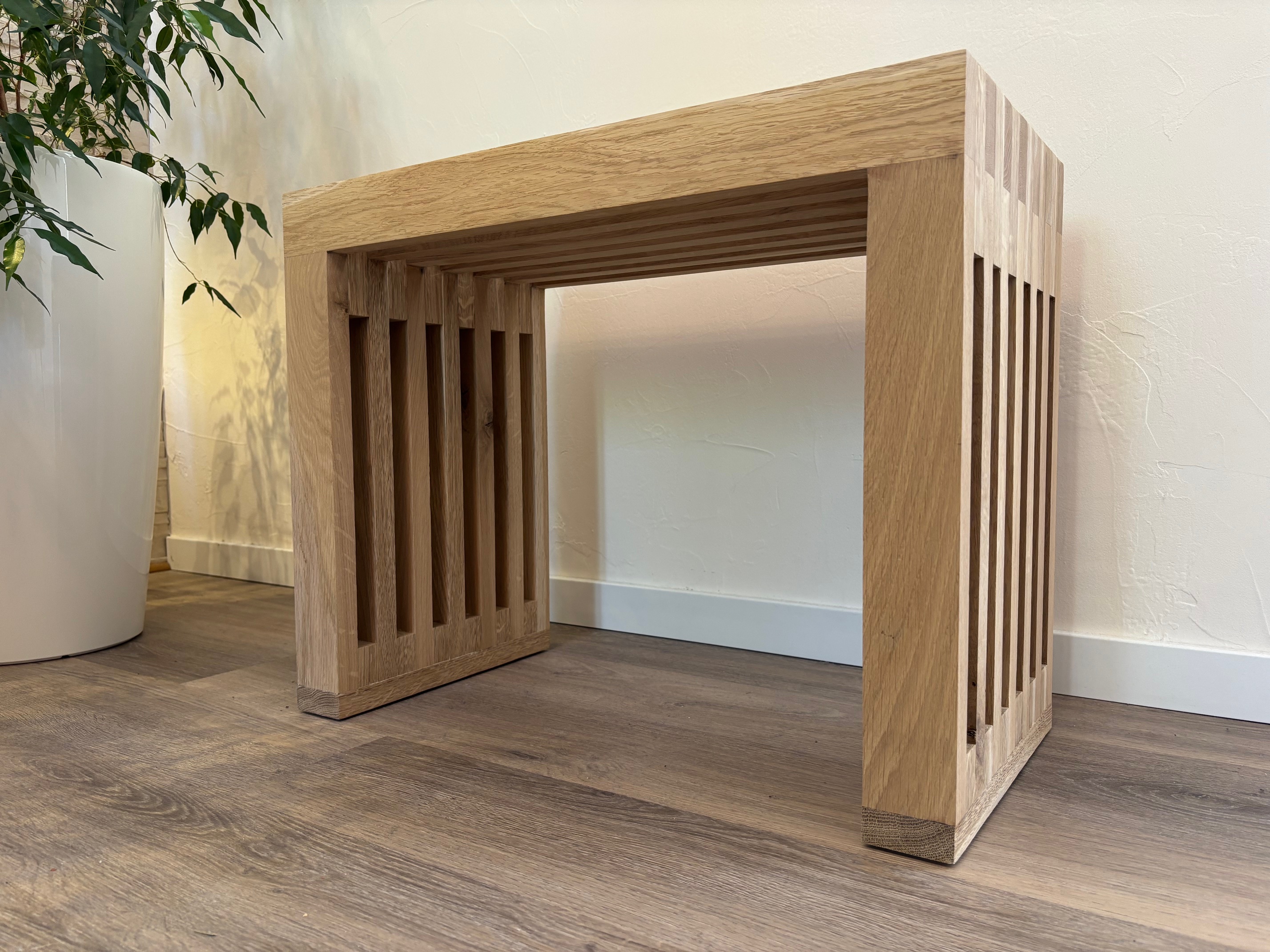 Banc moderne en chêne : "Le Vosgien"