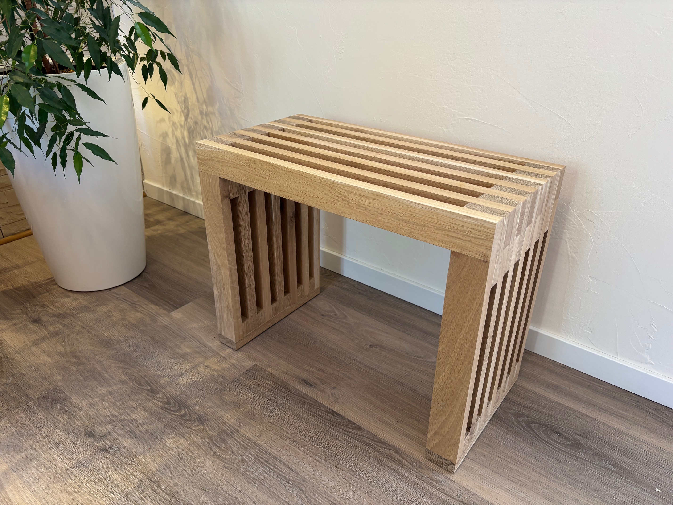 Banc moderne en chêne : "Le Vosgien"