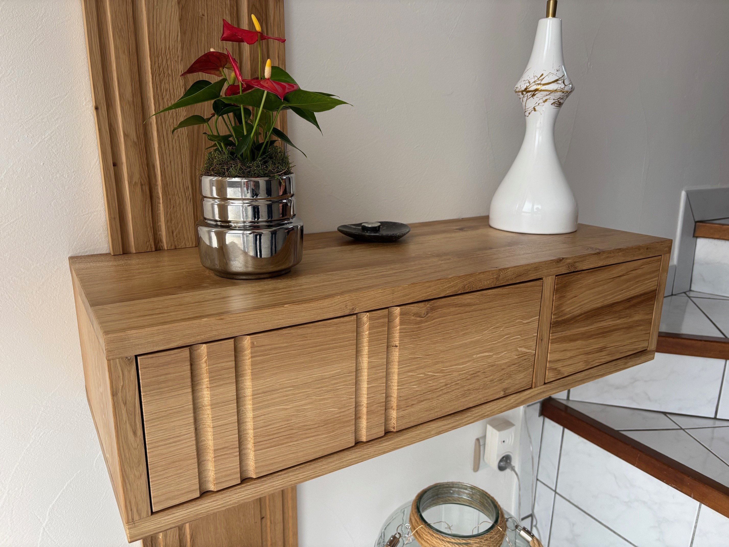 Meuble suspendu en chêne massif : " Le suspendu "