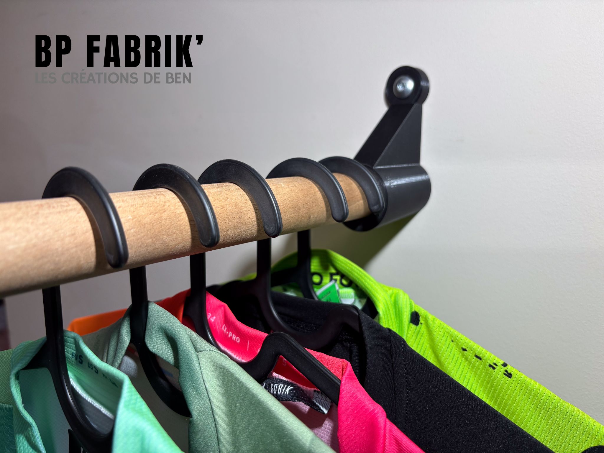 Range cintres M | Maillots & Divers