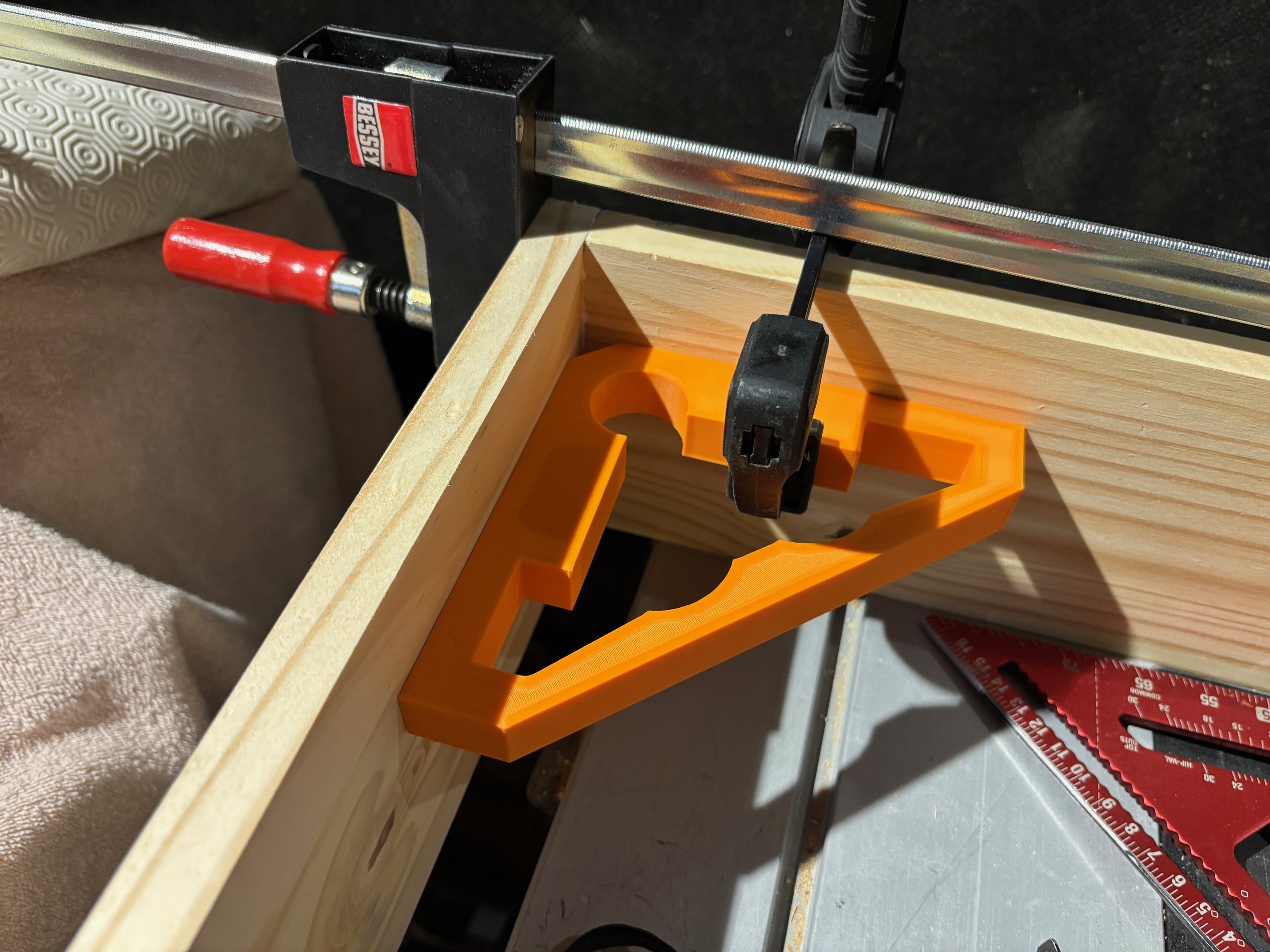 Equerres de montage à 90°