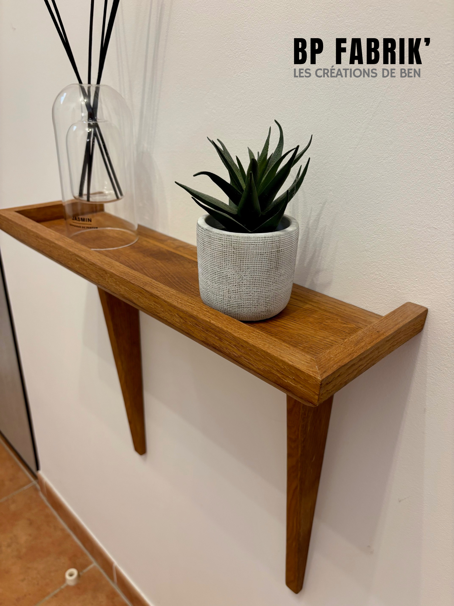 Etagère murale : " L'élégante "