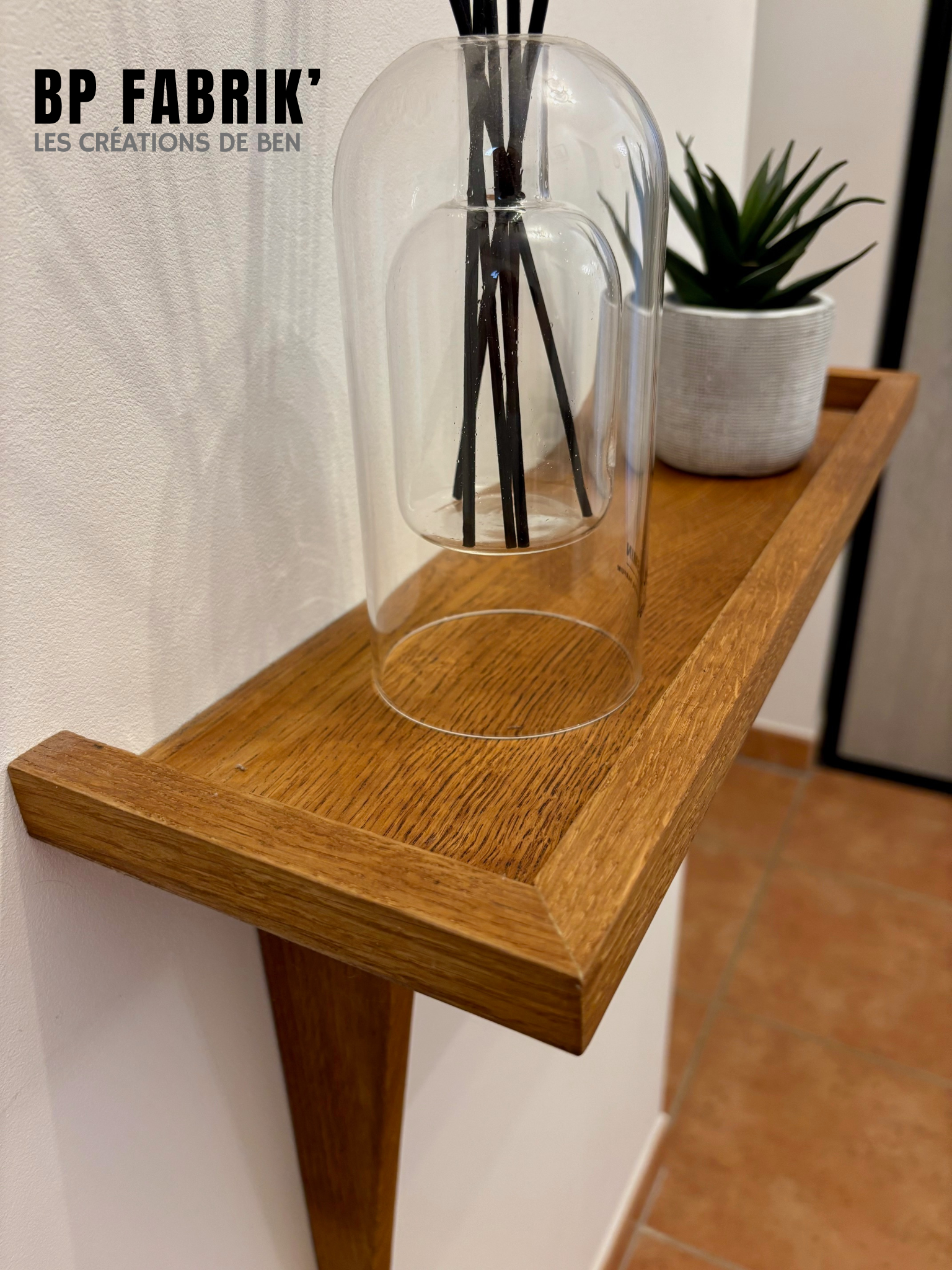 Etagère murale : " L'élégante "