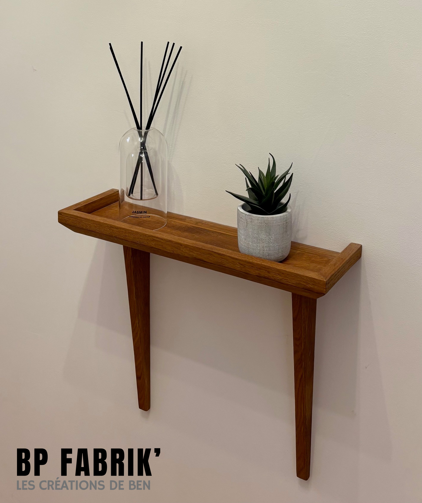 Etagère murale : " L'élégante "