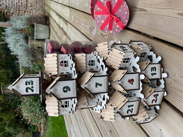 Calendrier de l'avent (village de Noël en forme de sapin)