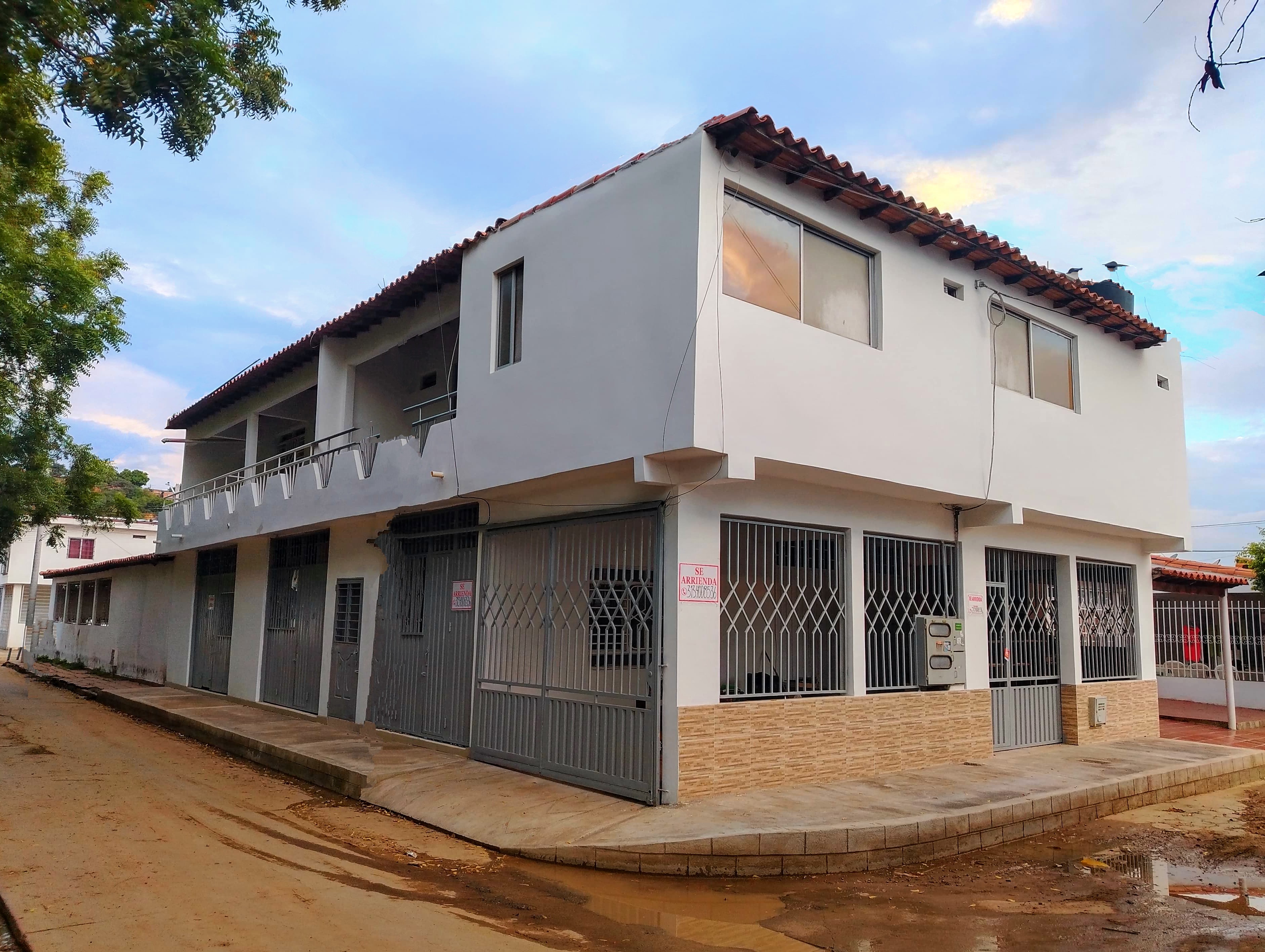 CASA ESQUINERA BARRIO PRADOS DEL ESTE 338 M2 $850.000.000