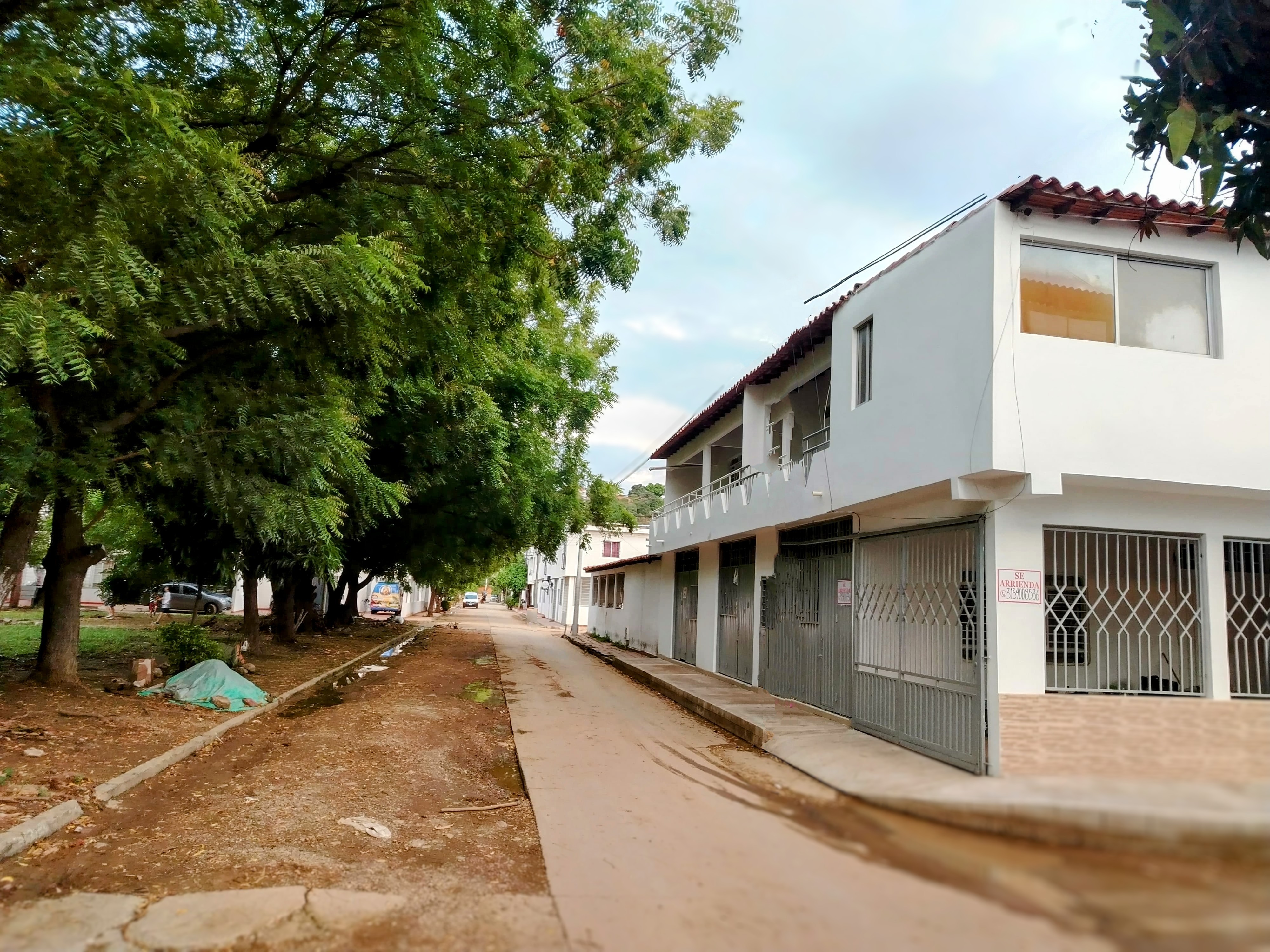 CASA ESQUINERA BARRIO PRADOS DEL ESTE 338 M2 $850.000.000