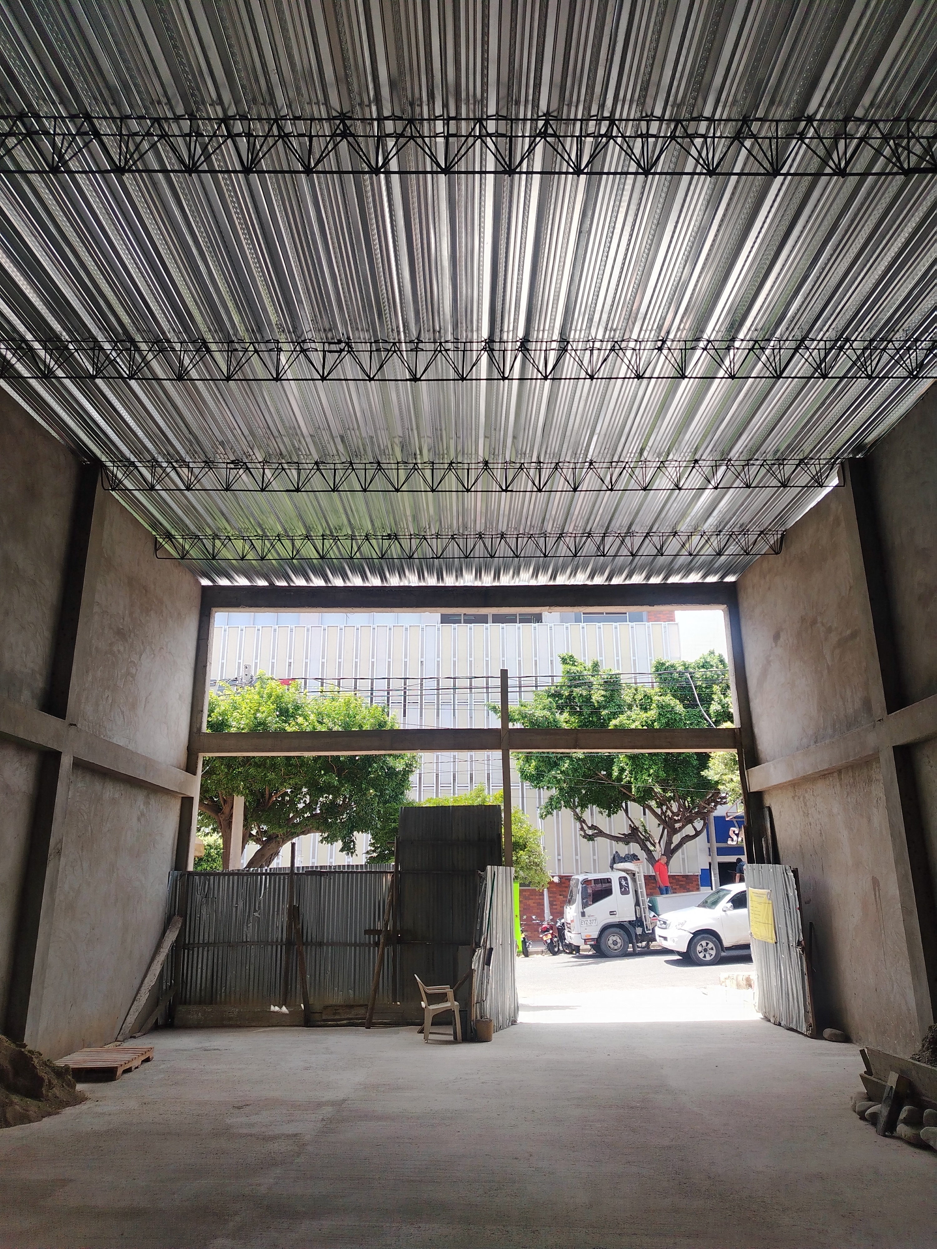 GALPÓN Avenida 5 entre calles 15 y 16 