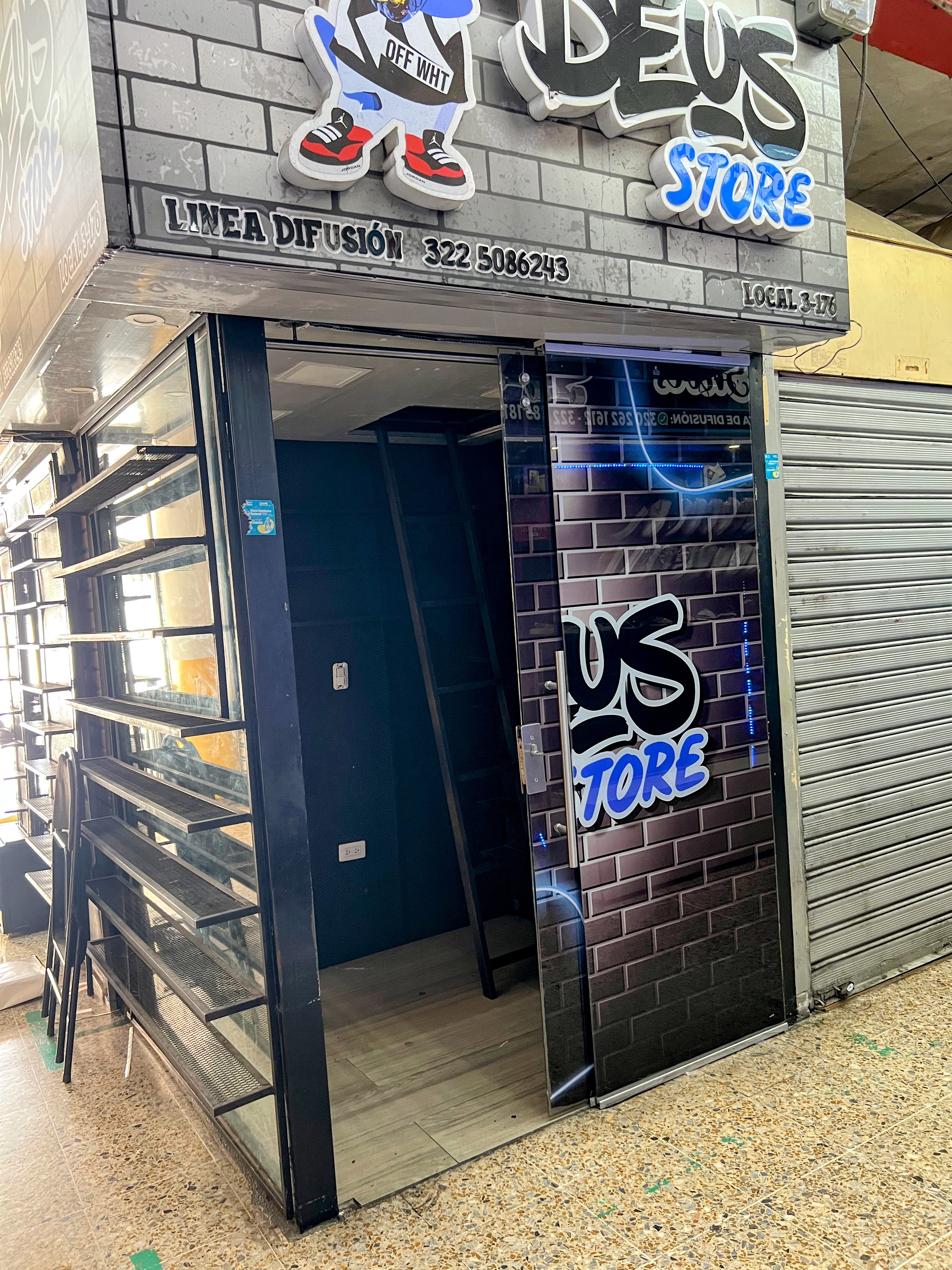 ESTRATÉGICO LOCAL EN C.C. EL OITI 2.77 METROS PARA TU EMPRENDIMIENTO, SUPER OFERTA 70 MILLONES RAYA