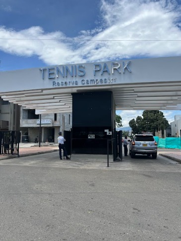CASA ESPECTACULAR TENNIS PARK 330 METROS POR SOLO 1.300 millones