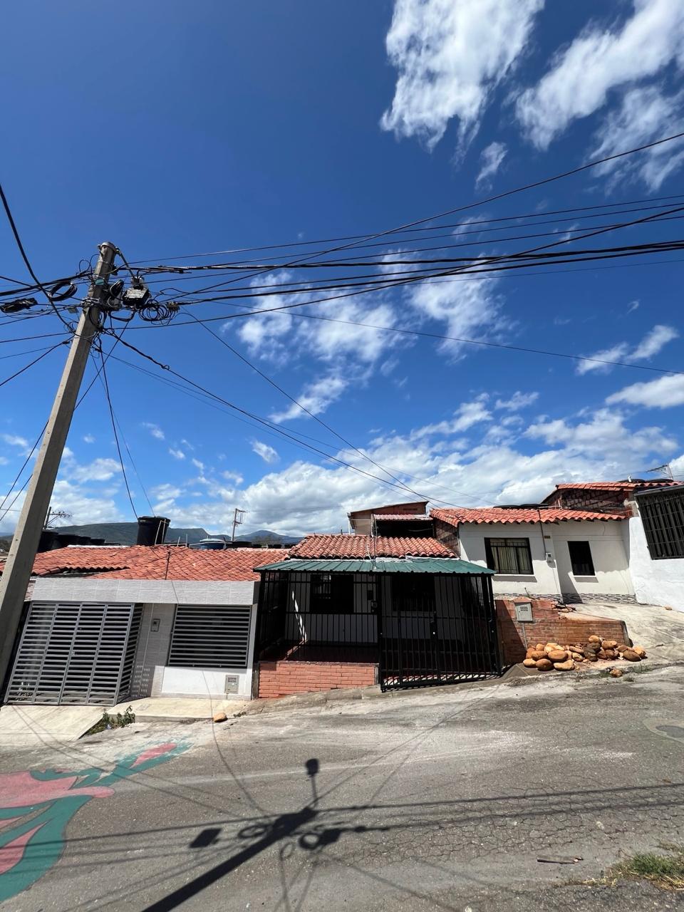 CASA FAMILIAR CON EXCELENTE CLIMA EN PORTAL DE BETANIA 120 metros cuadrado por solo 190 Millones