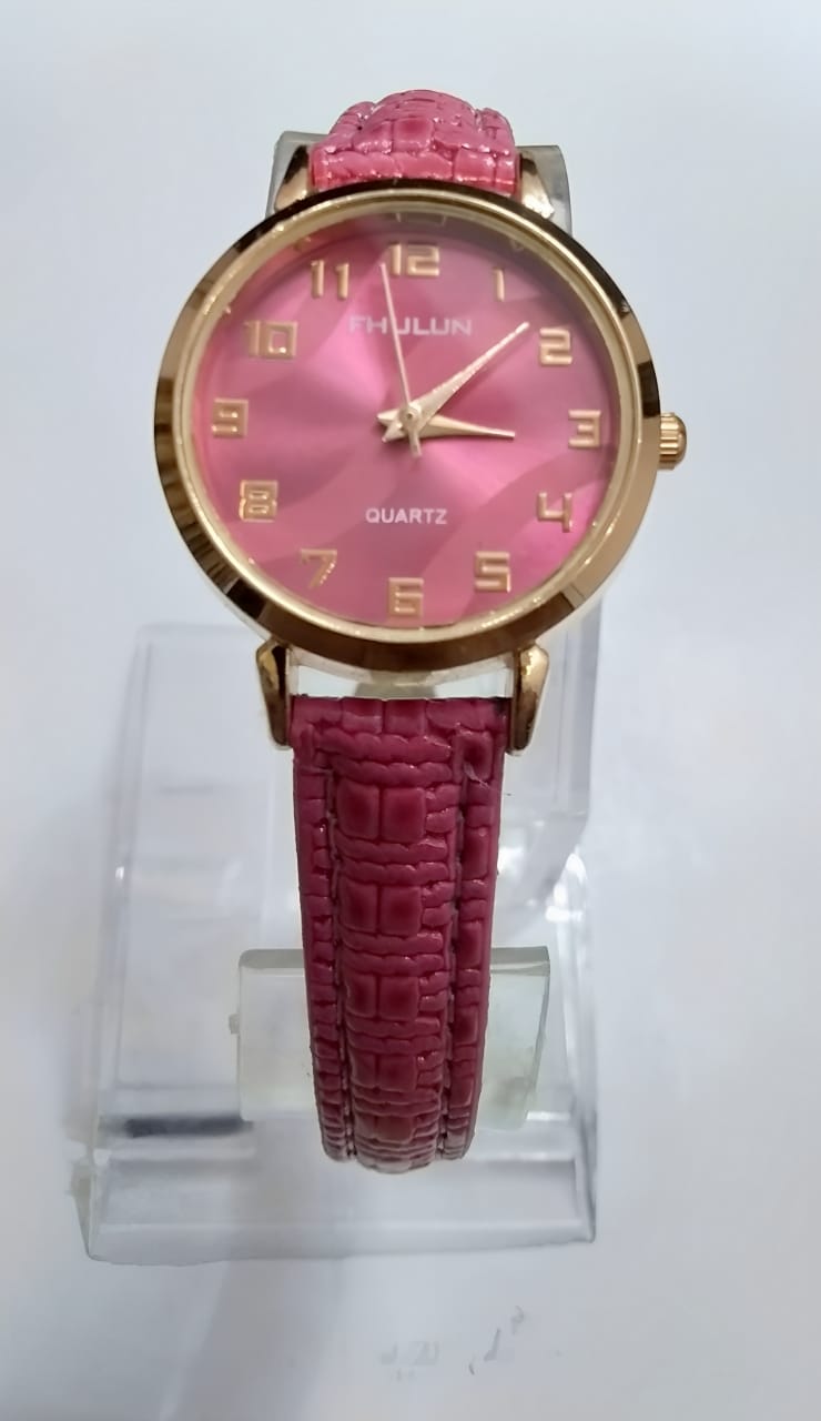Stylish Pink Women's Wristwatch Elegant and modern design