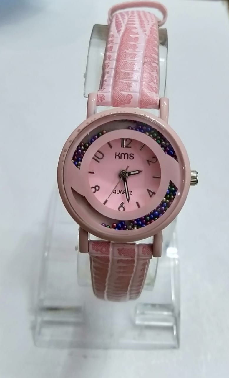 Pink Ladies' Wristwatch Elegant and fashionable timepiece