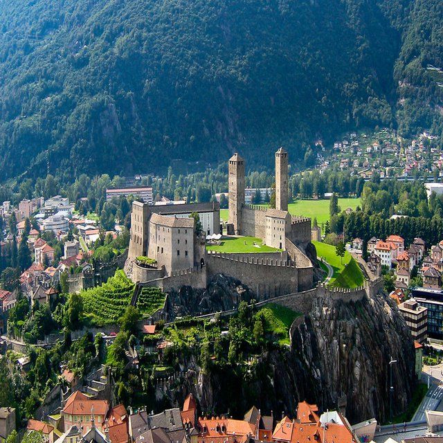 04/01/26 - Mercatini e cioccolato: vivi la magia svizzera in LUGANO - BELLINZONA e la FABBRICA di CIOCCOLATO!