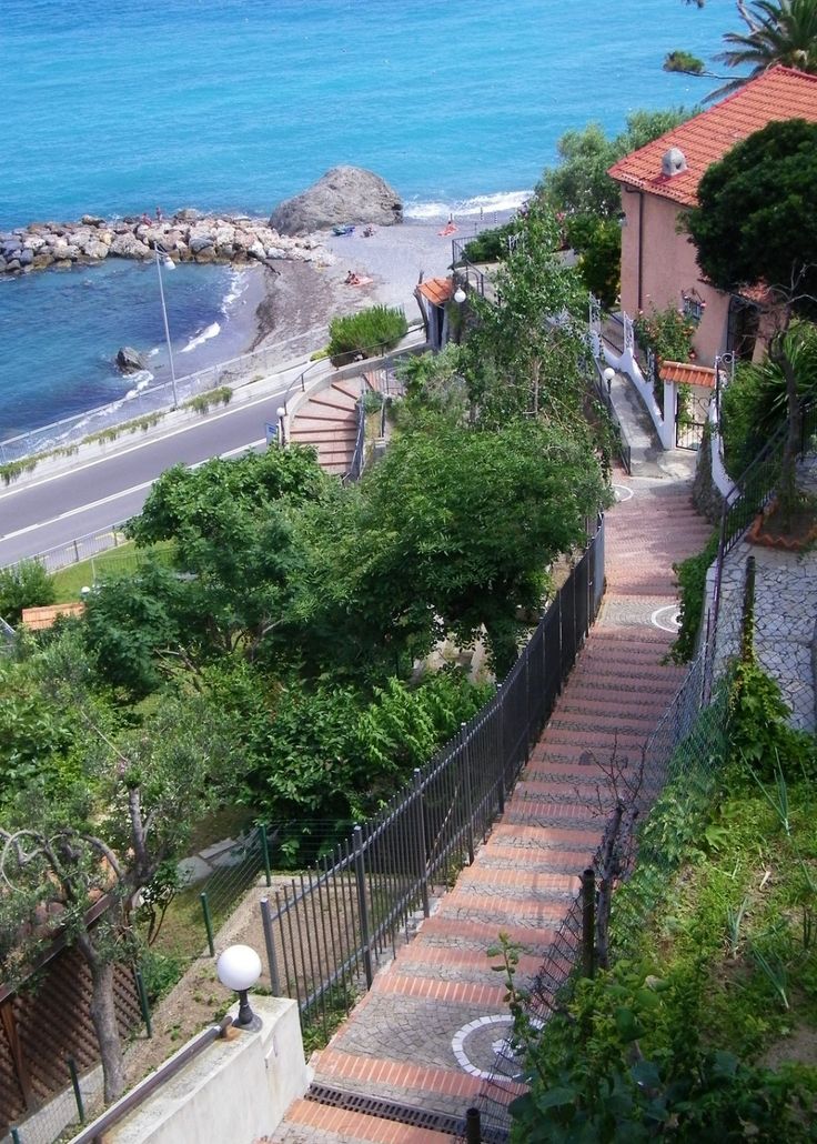 21/06/26 - VIAGGIO a BERGEGGI: UNA GIORNATA PER STACCARE!