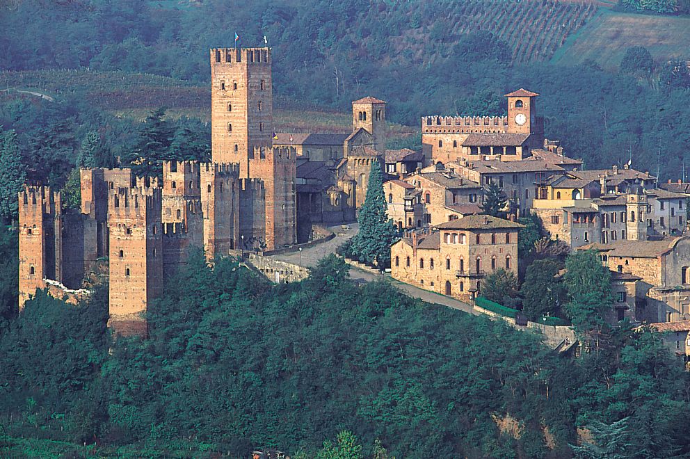 23/11/25 - BORGHI INCANTATI, EMOZIONI D’INVERNO TRA CASTELL'ARQUATO & GRAZZANO VISCONTI