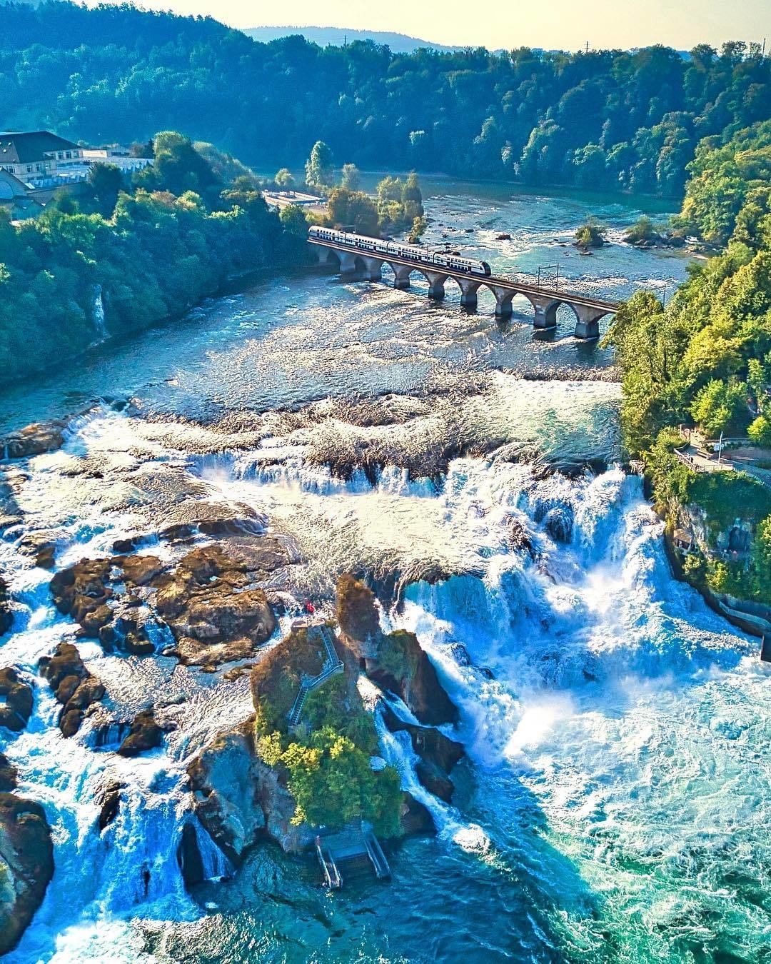 17/05/26 -  ZURIGO & RHEINFALL: ELEGANZA SVIZZERA E CASCATE MAESTOSE!