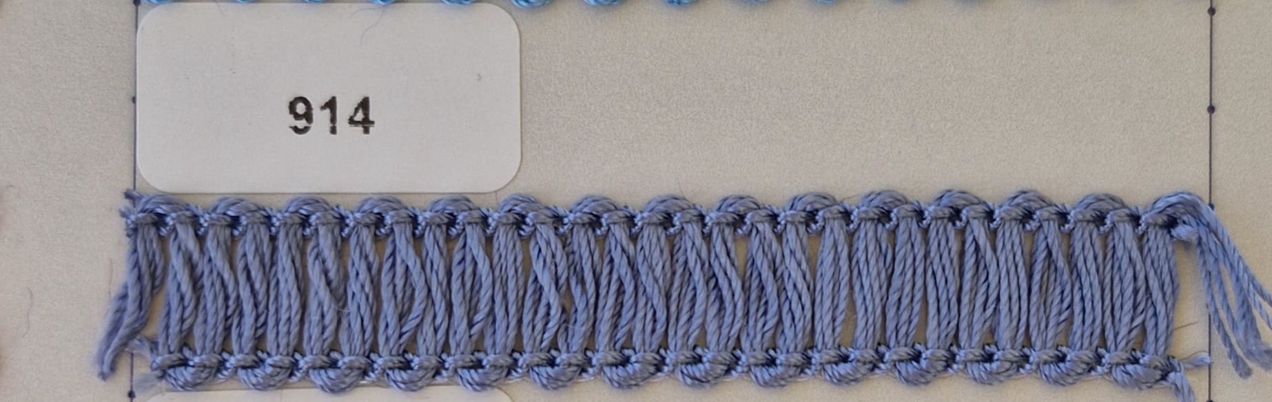 IB0914 Madeja de seda azul ducado