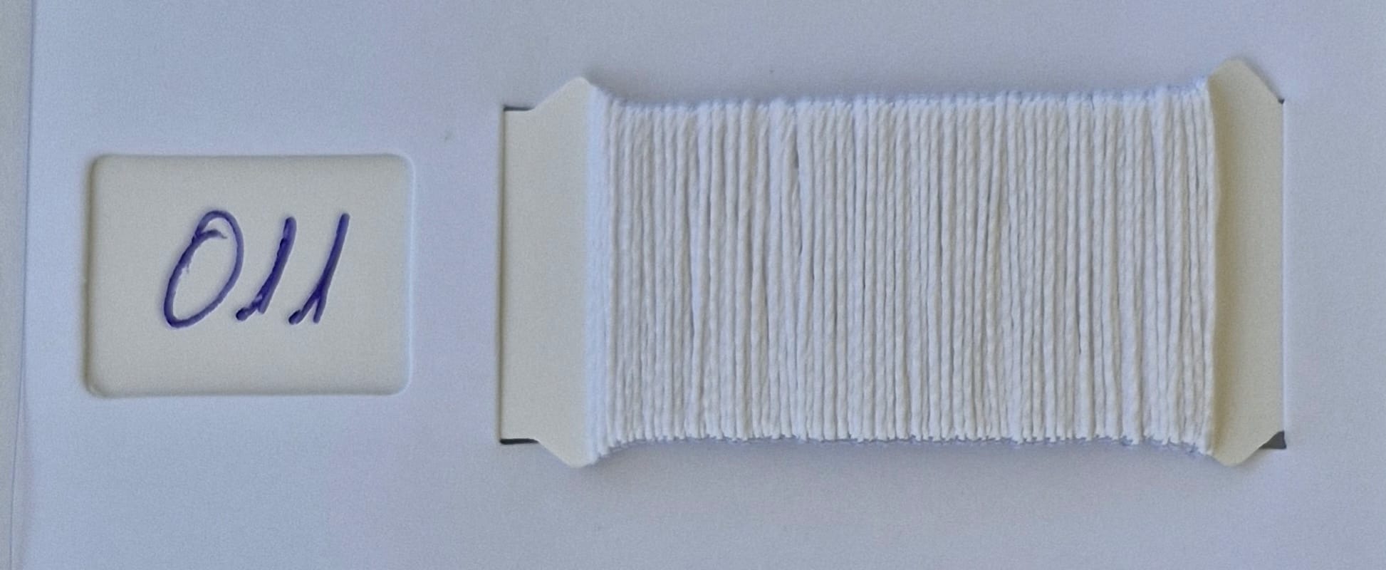 F0011 Madeja de seda blanca