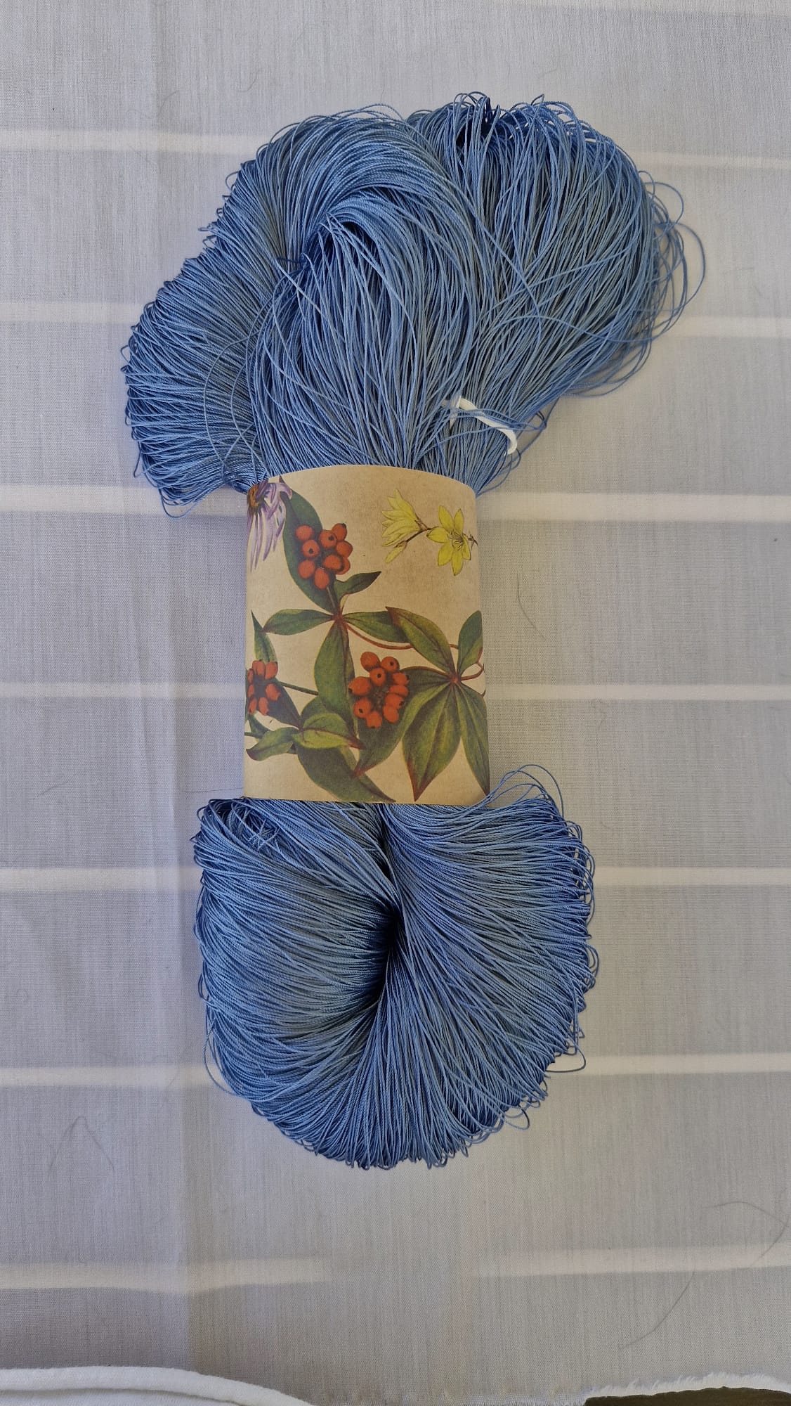 IB0914 Madeja de seda azul ducado