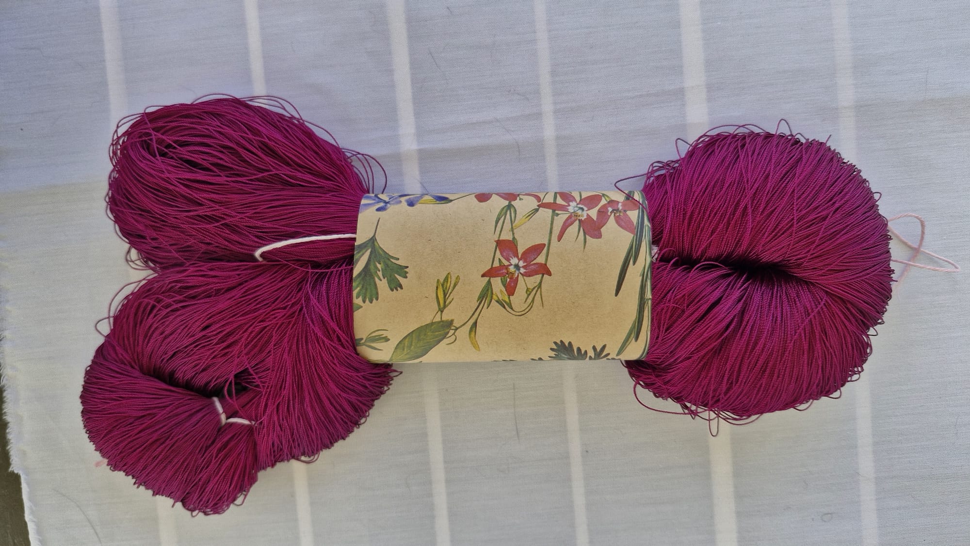 V0007 Madeja de seda buganvilla subido