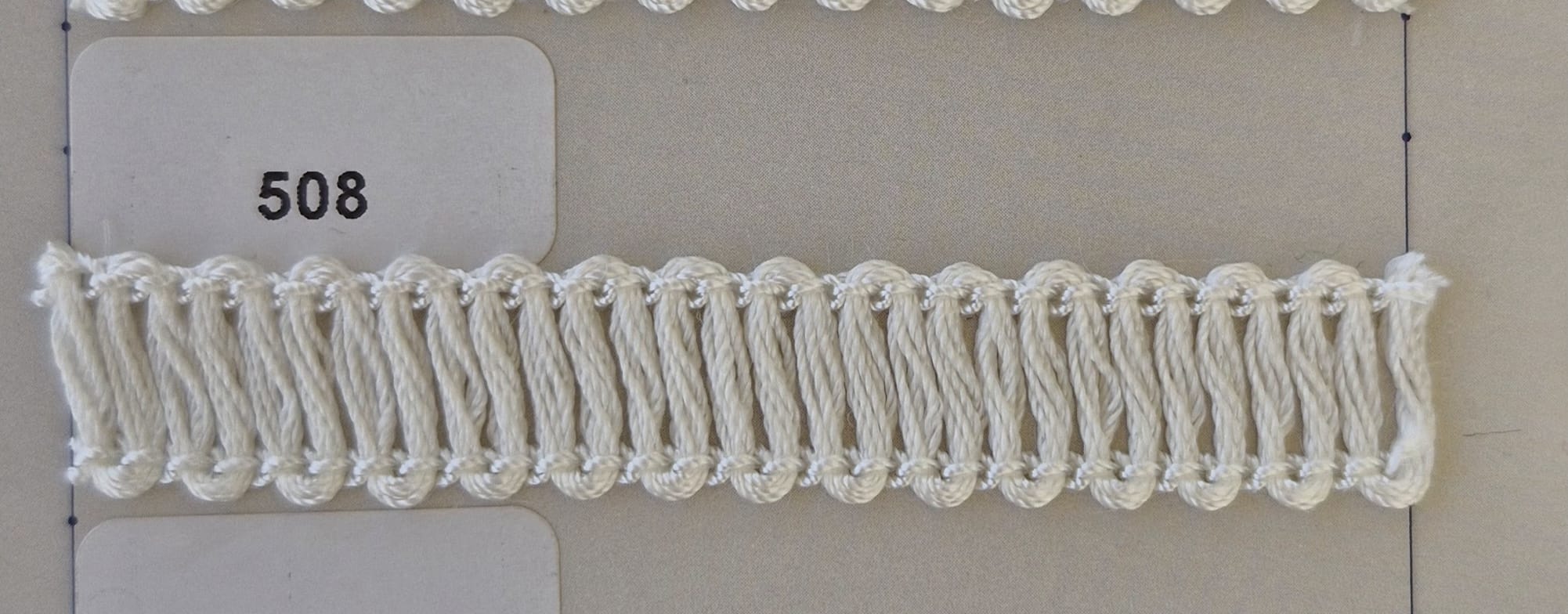 IB0508 Madeja de seda marfil