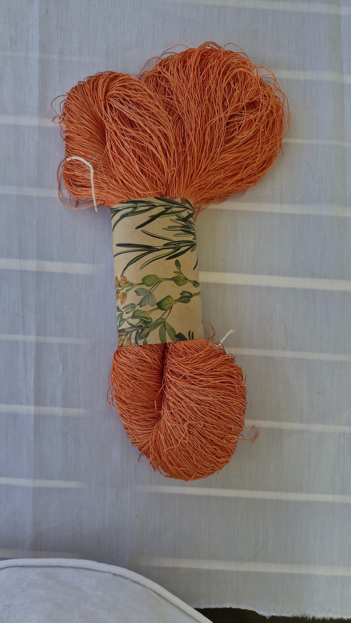 V0008 Madeja de seda naranja