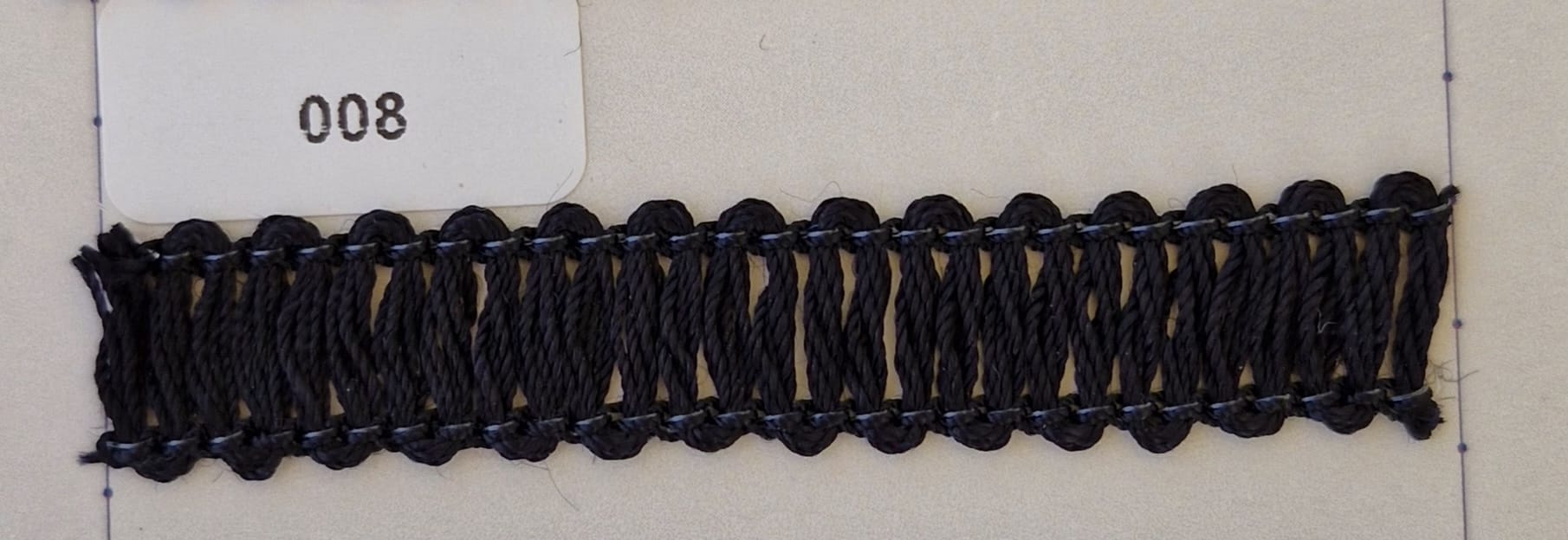 IB0008 Madeja de seda negra