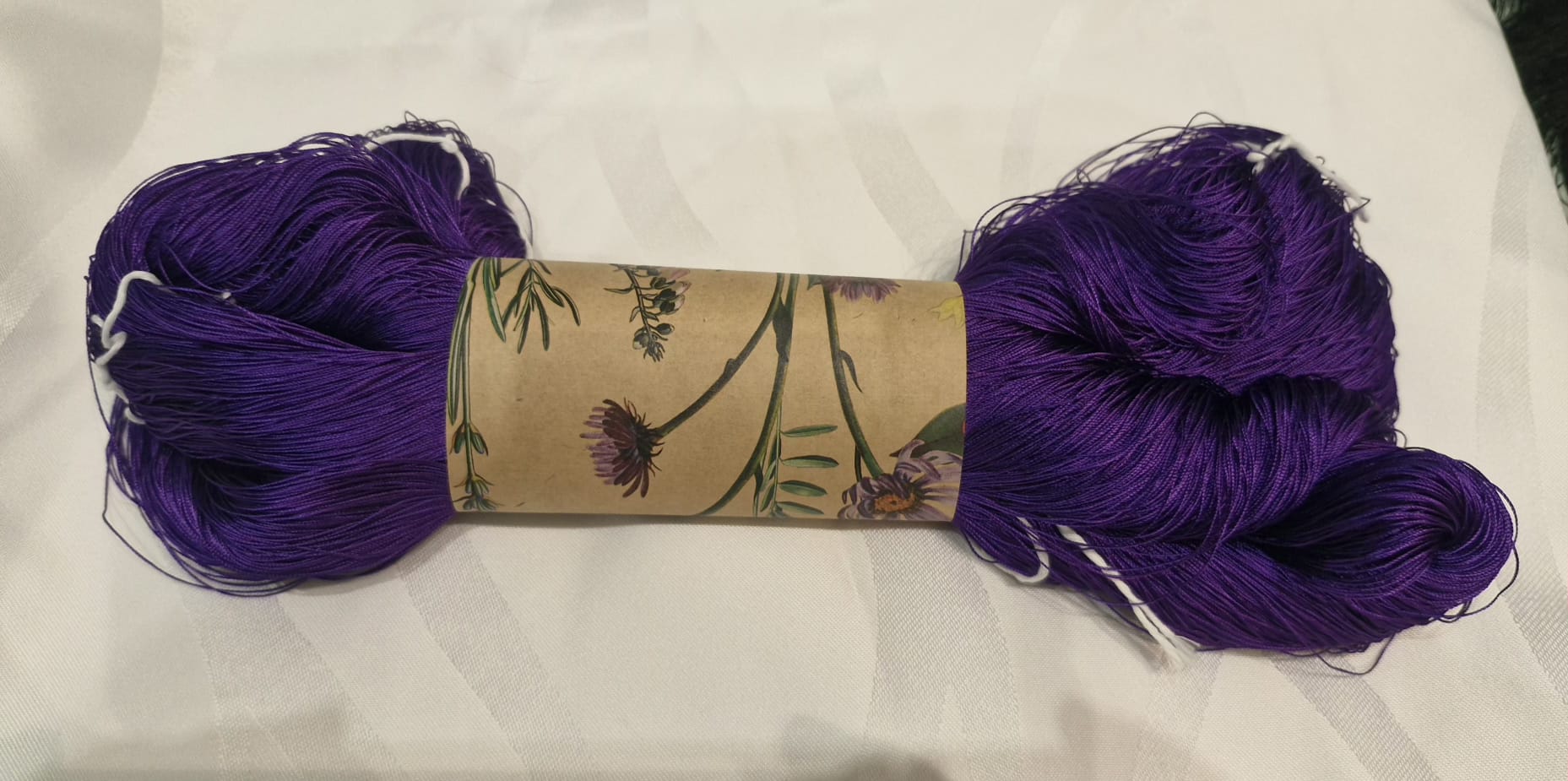 IB0031 Madeja de seda morado pasión