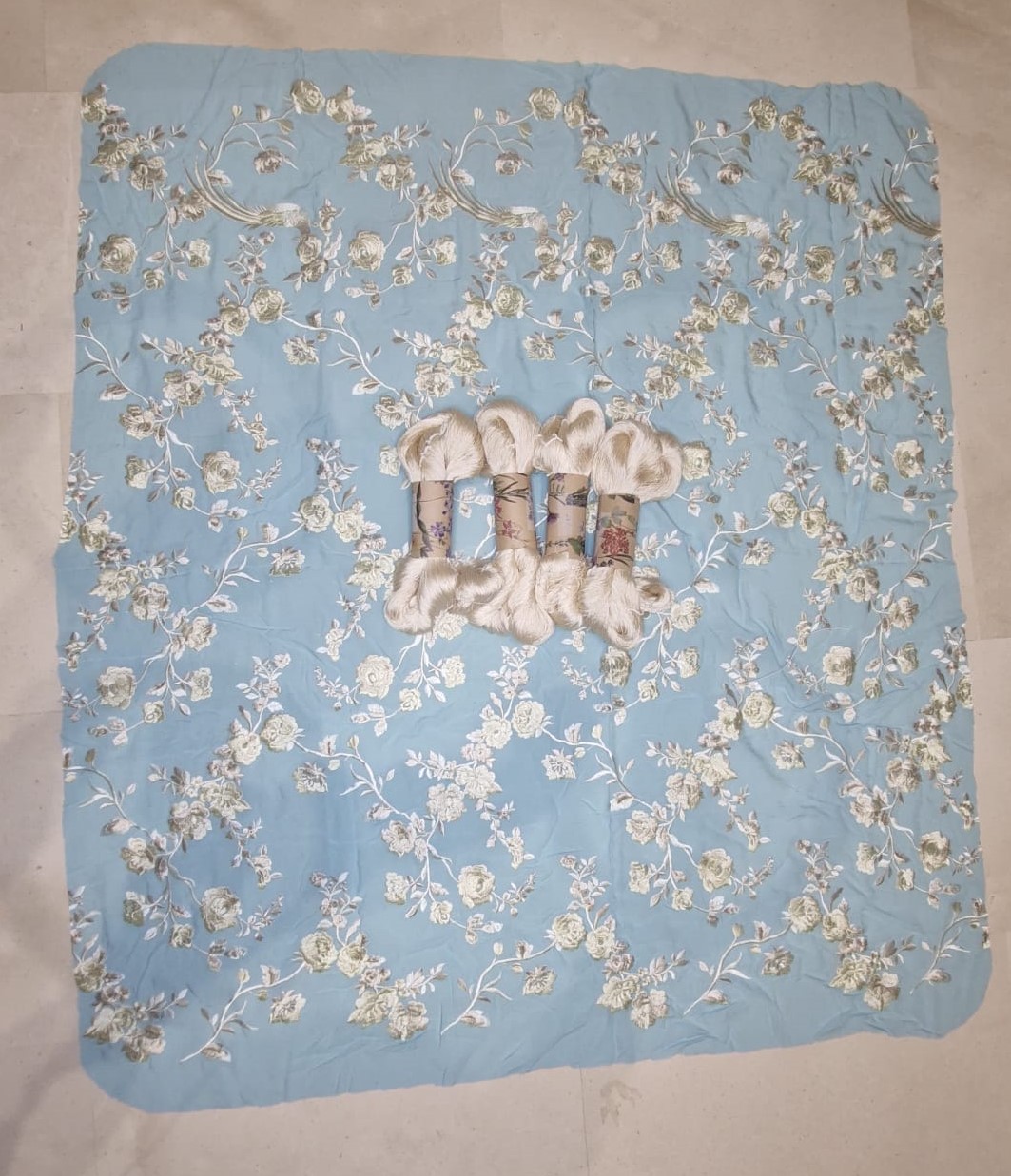 Kit Mantón cuadrado mas madeja