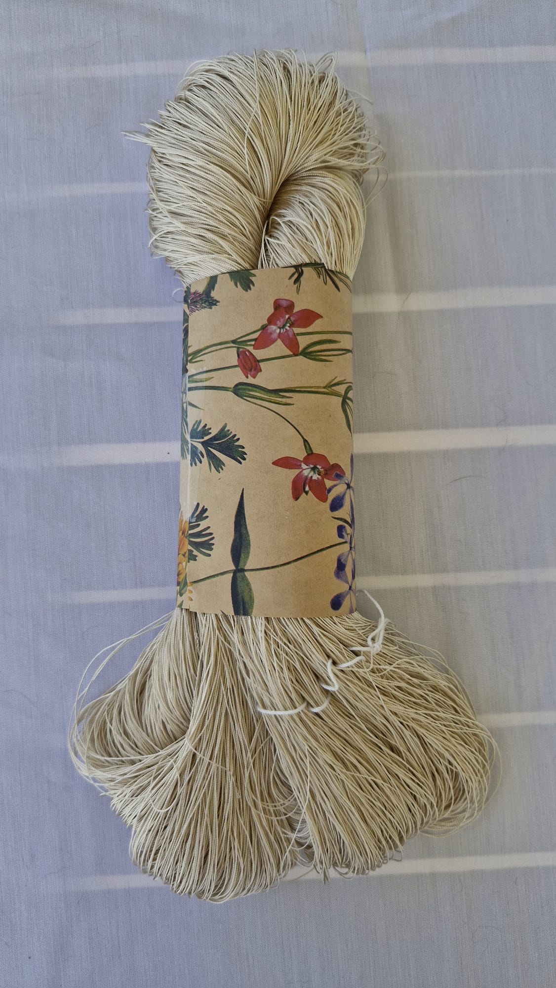 V0005 Madeja de seda beige tostado