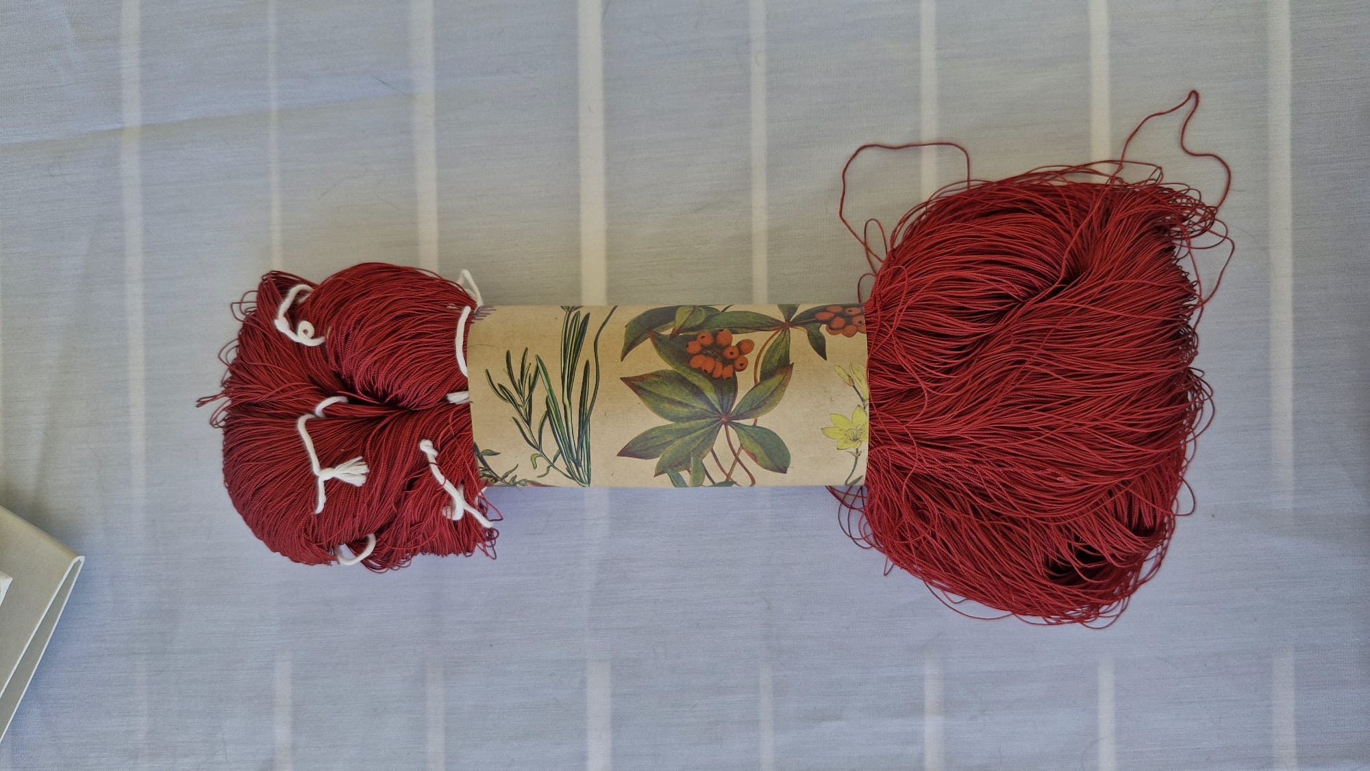 IB0488 Madeja de seda burdeos