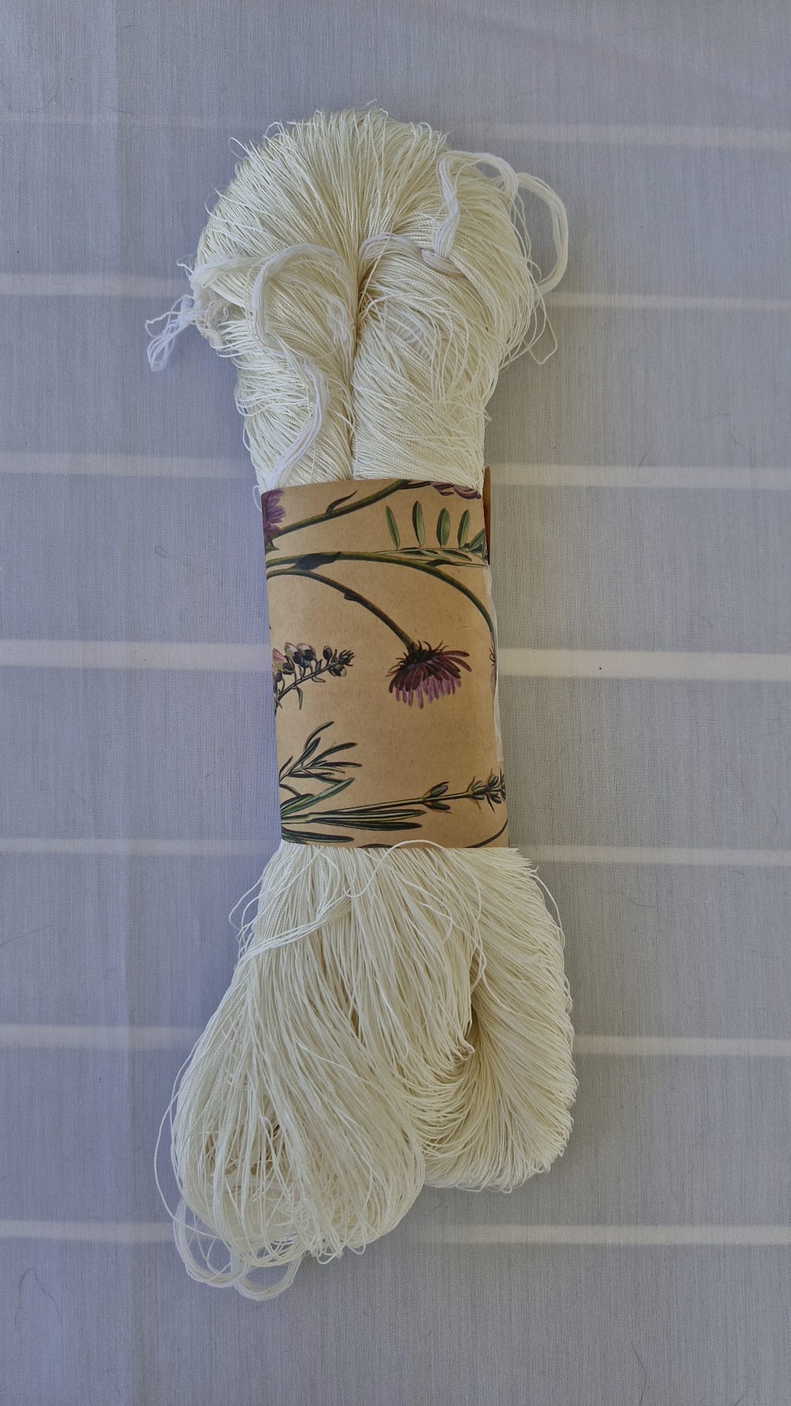 IB0508 Madeja de seda marfil