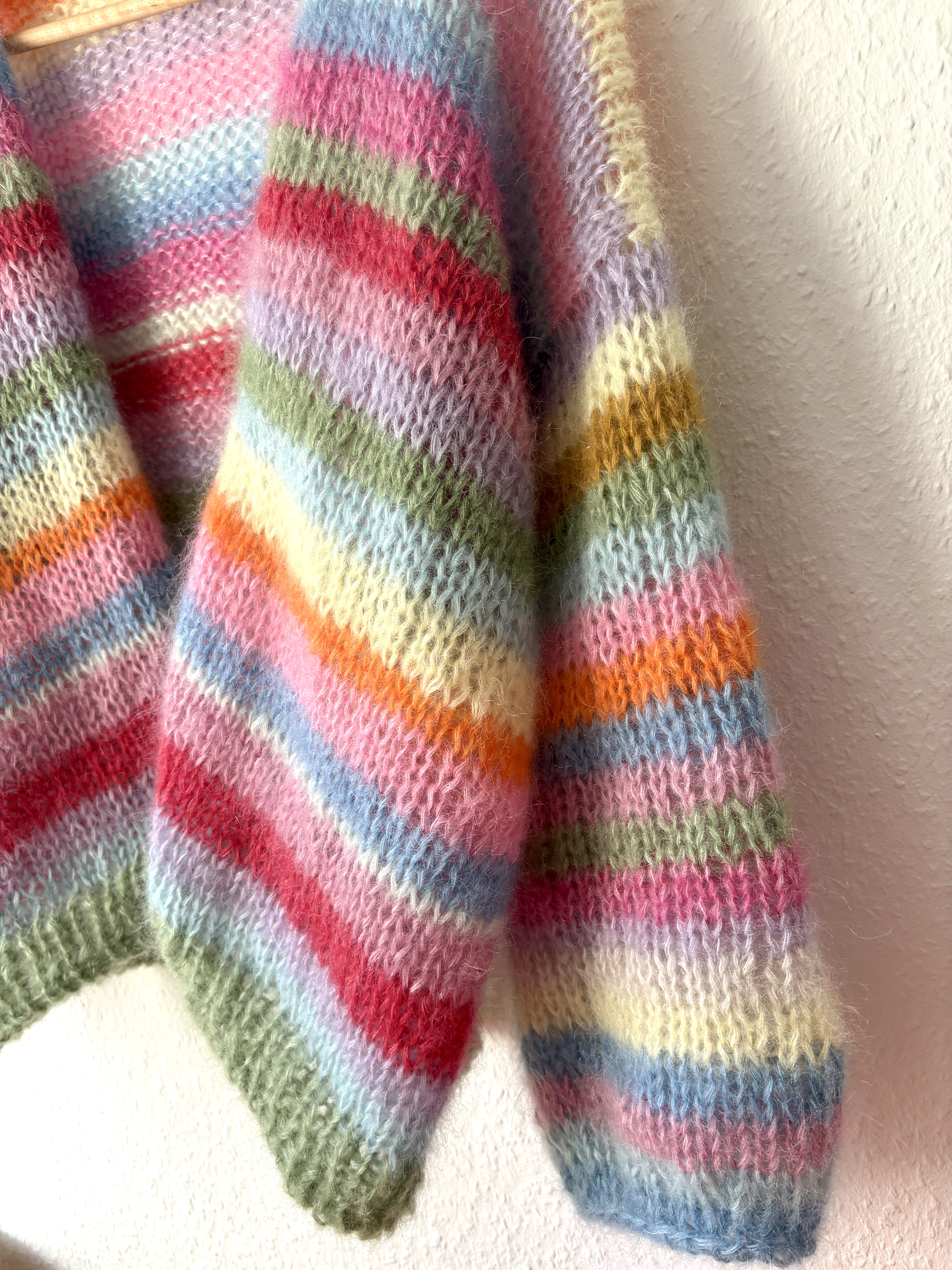 Handgestrickte Cardigan aus Mohair und Seide, bunte Streifen, Einzelstück, Onesize
